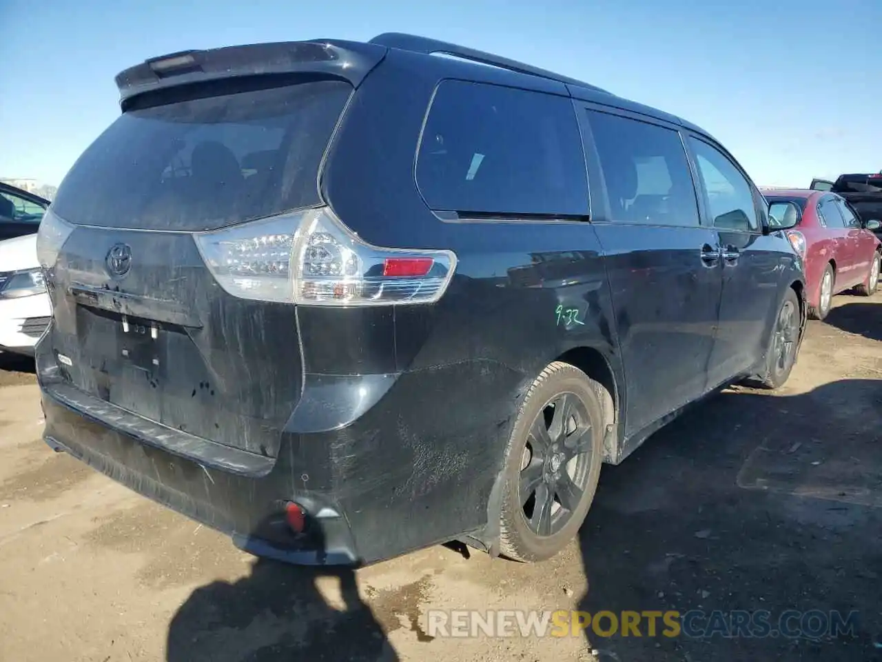 3 Photograph of a damaged car 5TDXZ3DC9LS023191 TOYOTA SIENNA 2020