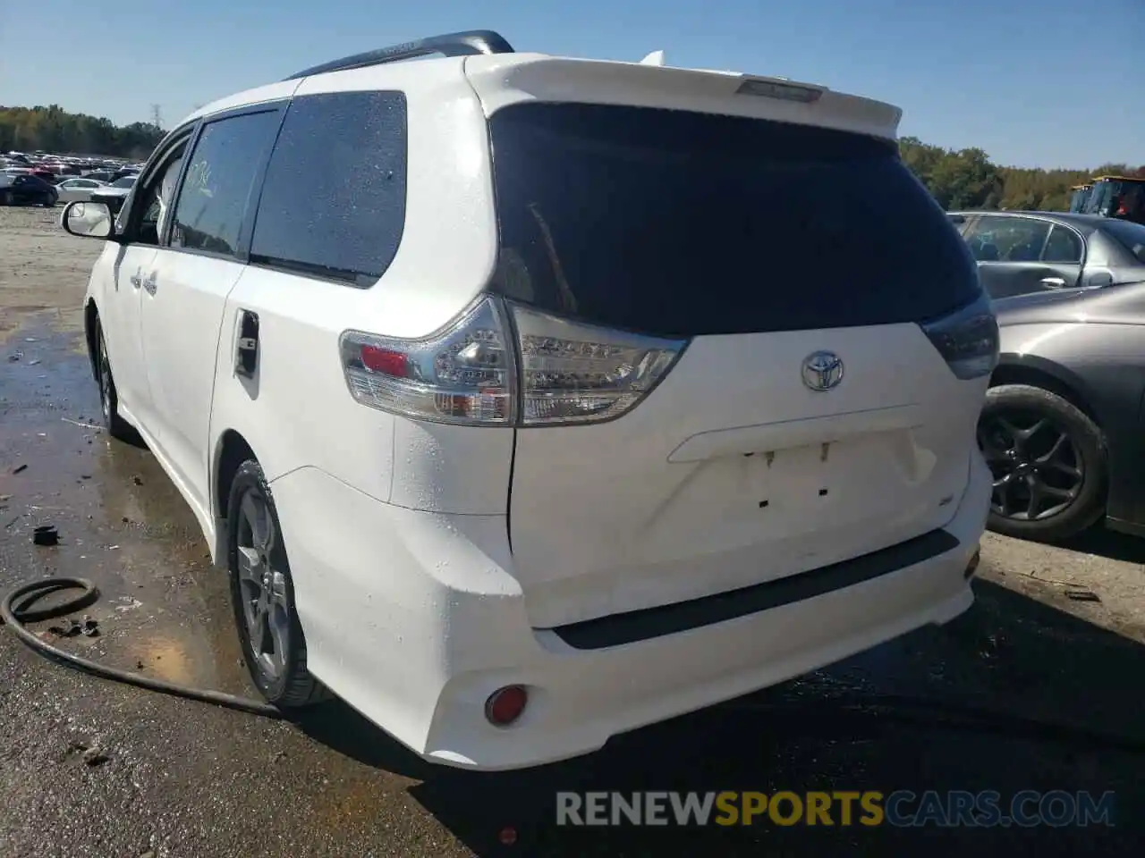 3 Photograph of a damaged car 5TDXZ3DC9LS028598 TOYOTA SIENNA 2020