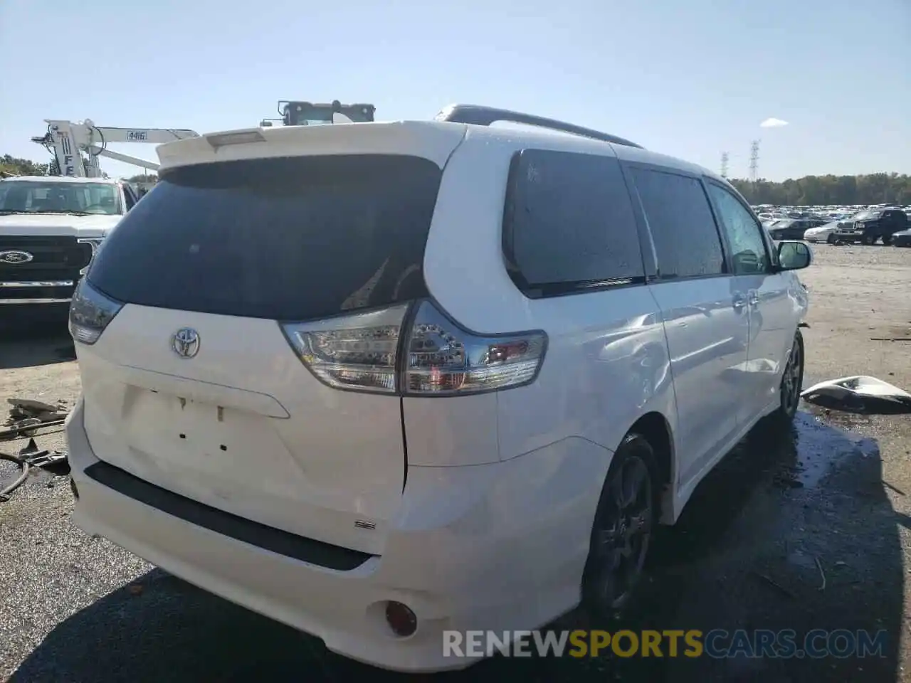 4 Photograph of a damaged car 5TDXZ3DC9LS028598 TOYOTA SIENNA 2020