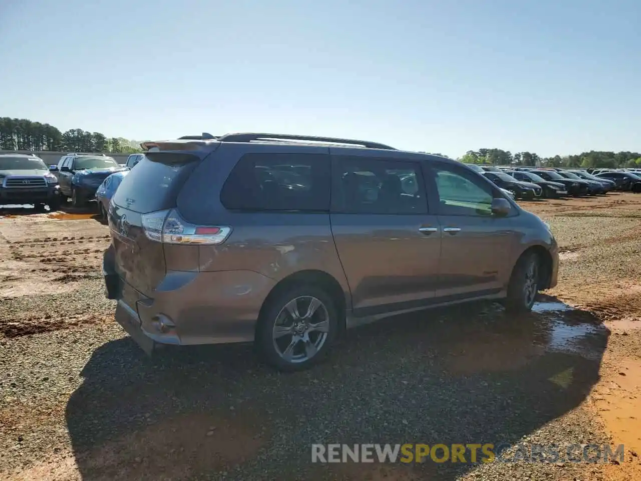 4 Photograph of a damaged car 5TDXZ3DC9LS082094 TOYOTA SIENNA 2020