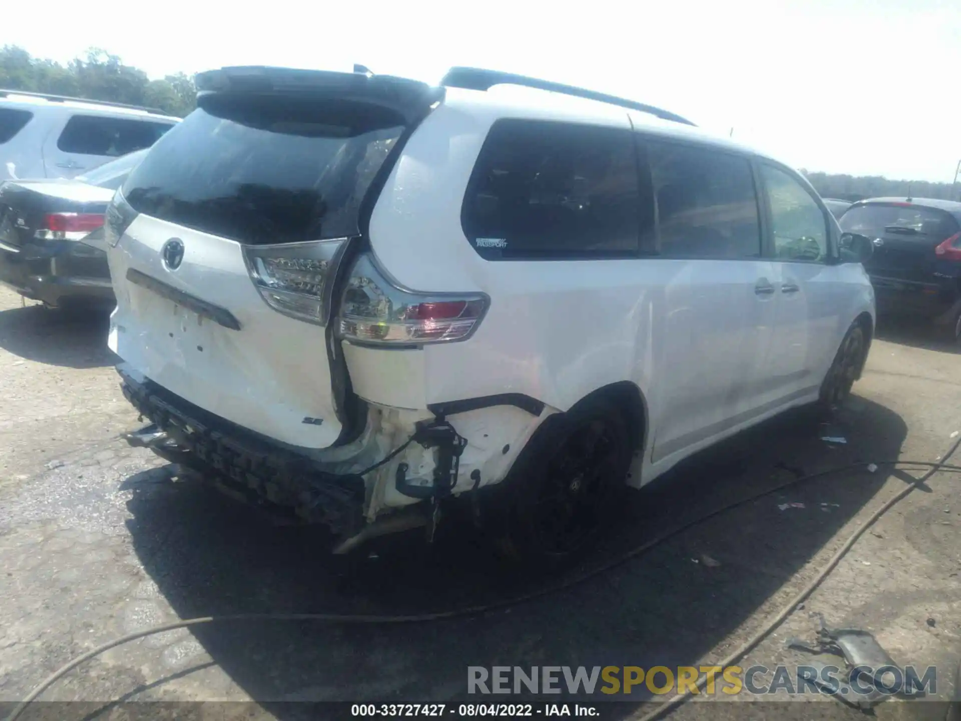 4 Photograph of a damaged car 5TDXZ3DCXLS052747 TOYOTA SIENNA 2020