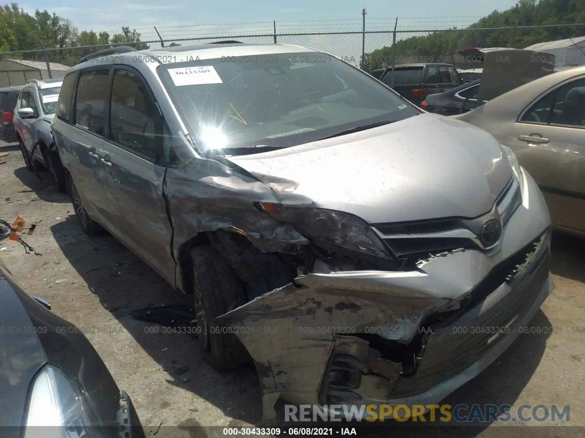 1 Photograph of a damaged car 5TDYZ3DC0LS021723 TOYOTA SIENNA 2020