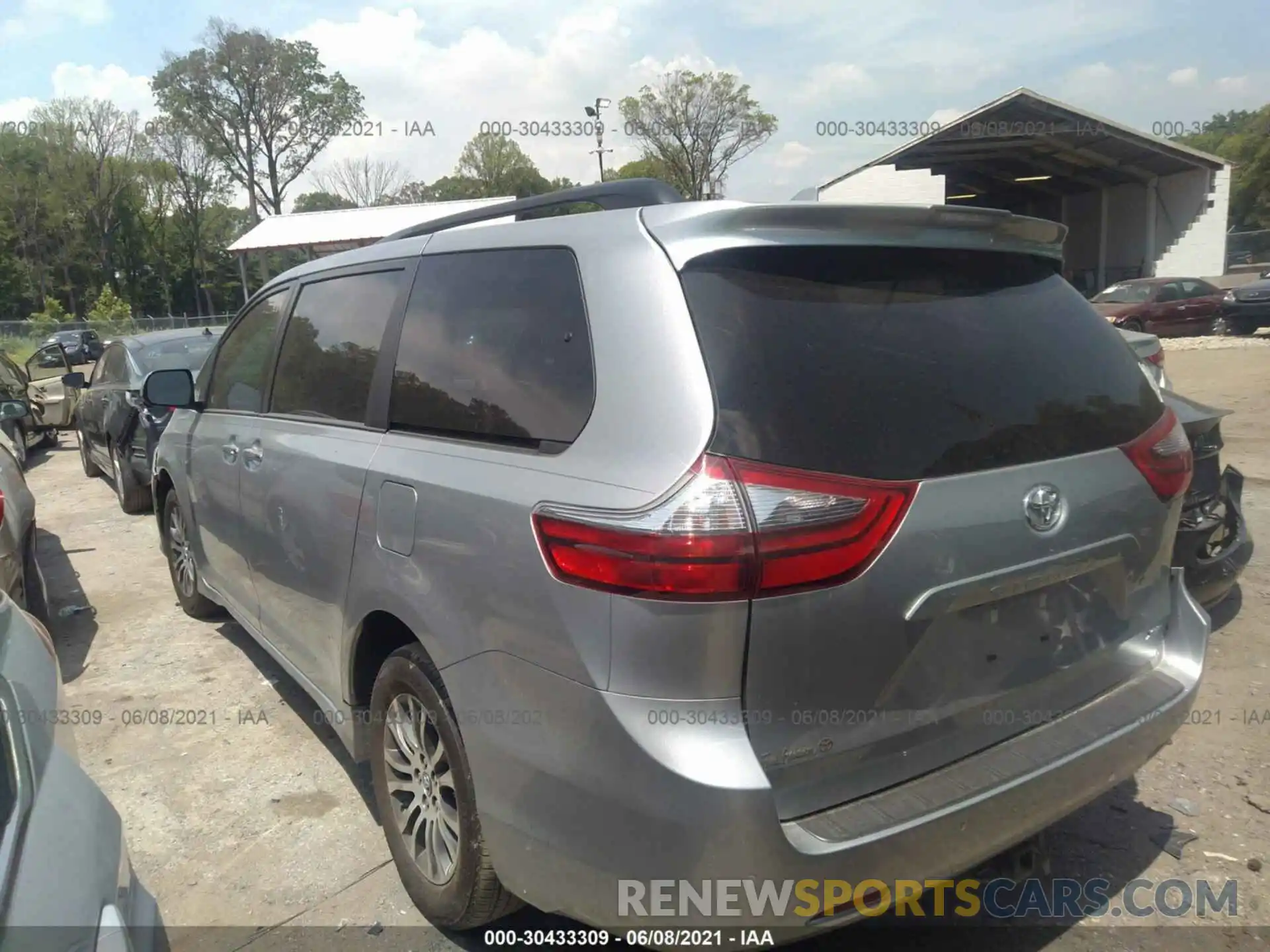 3 Photograph of a damaged car 5TDYZ3DC0LS021723 TOYOTA SIENNA 2020