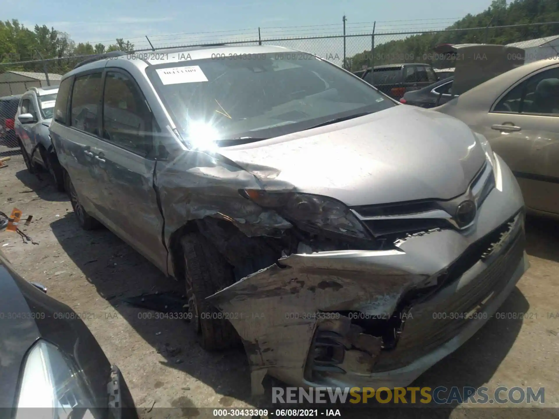 6 Photograph of a damaged car 5TDYZ3DC0LS021723 TOYOTA SIENNA 2020