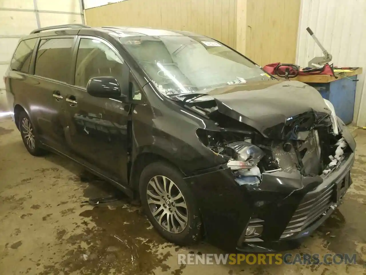 1 Photograph of a damaged car 5TDYZ3DC0LS025156 TOYOTA SIENNA 2020