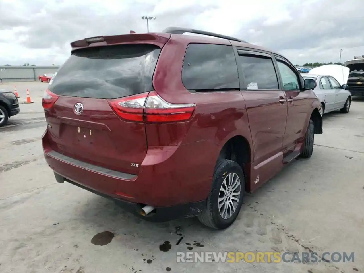 4 Photograph of a damaged car 5TDYZ3DC0LS026940 TOYOTA SIENNA 2020