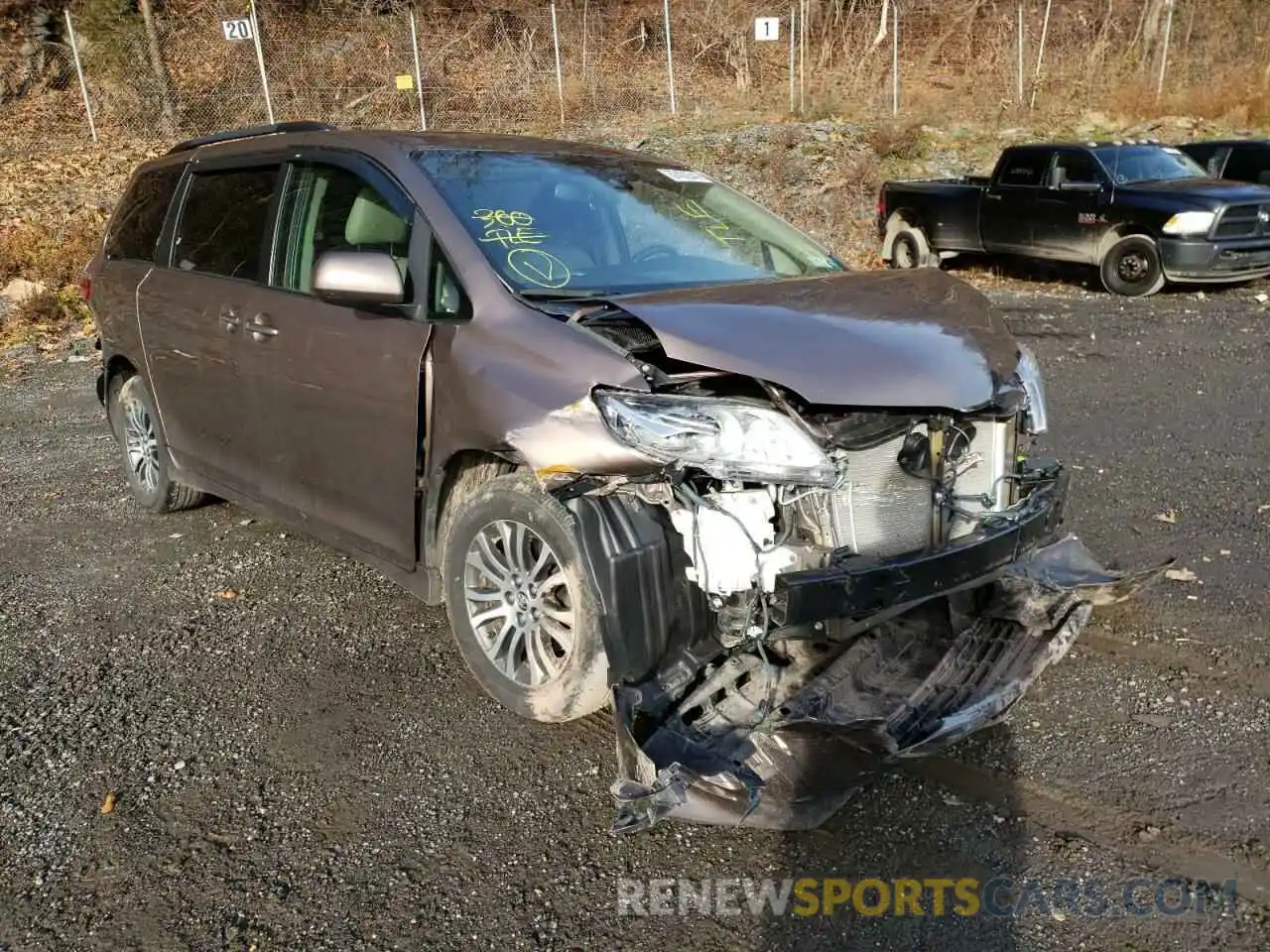 1 Photograph of a damaged car 5TDYZ3DC0LS027604 TOYOTA SIENNA 2020