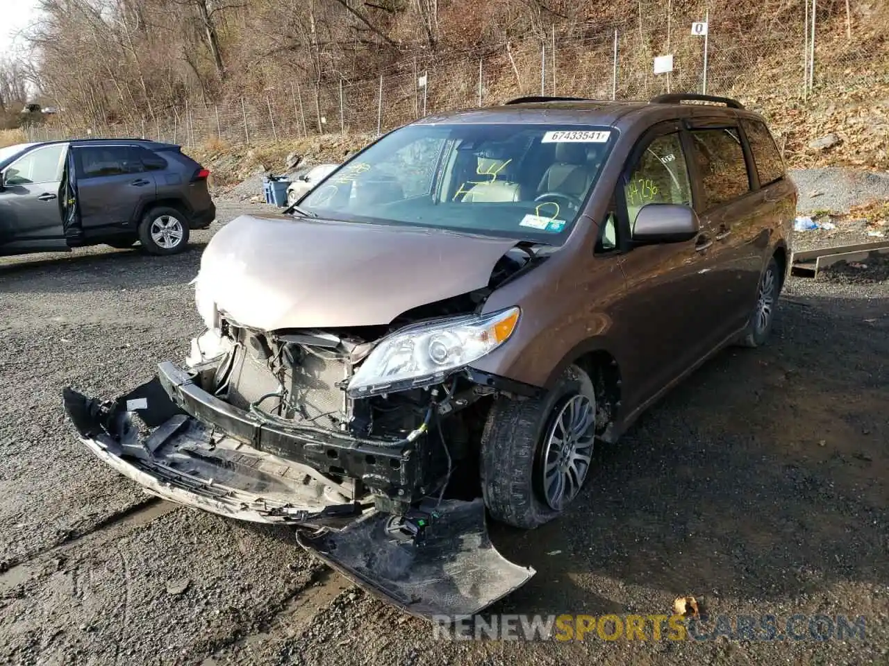 2 Photograph of a damaged car 5TDYZ3DC0LS027604 TOYOTA SIENNA 2020