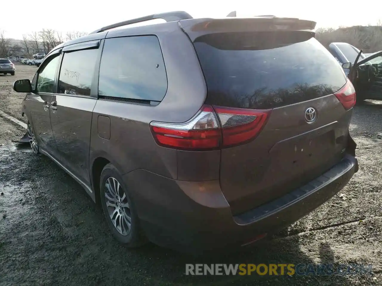 3 Photograph of a damaged car 5TDYZ3DC0LS027604 TOYOTA SIENNA 2020