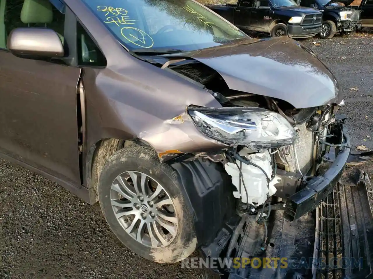 9 Photograph of a damaged car 5TDYZ3DC0LS027604 TOYOTA SIENNA 2020