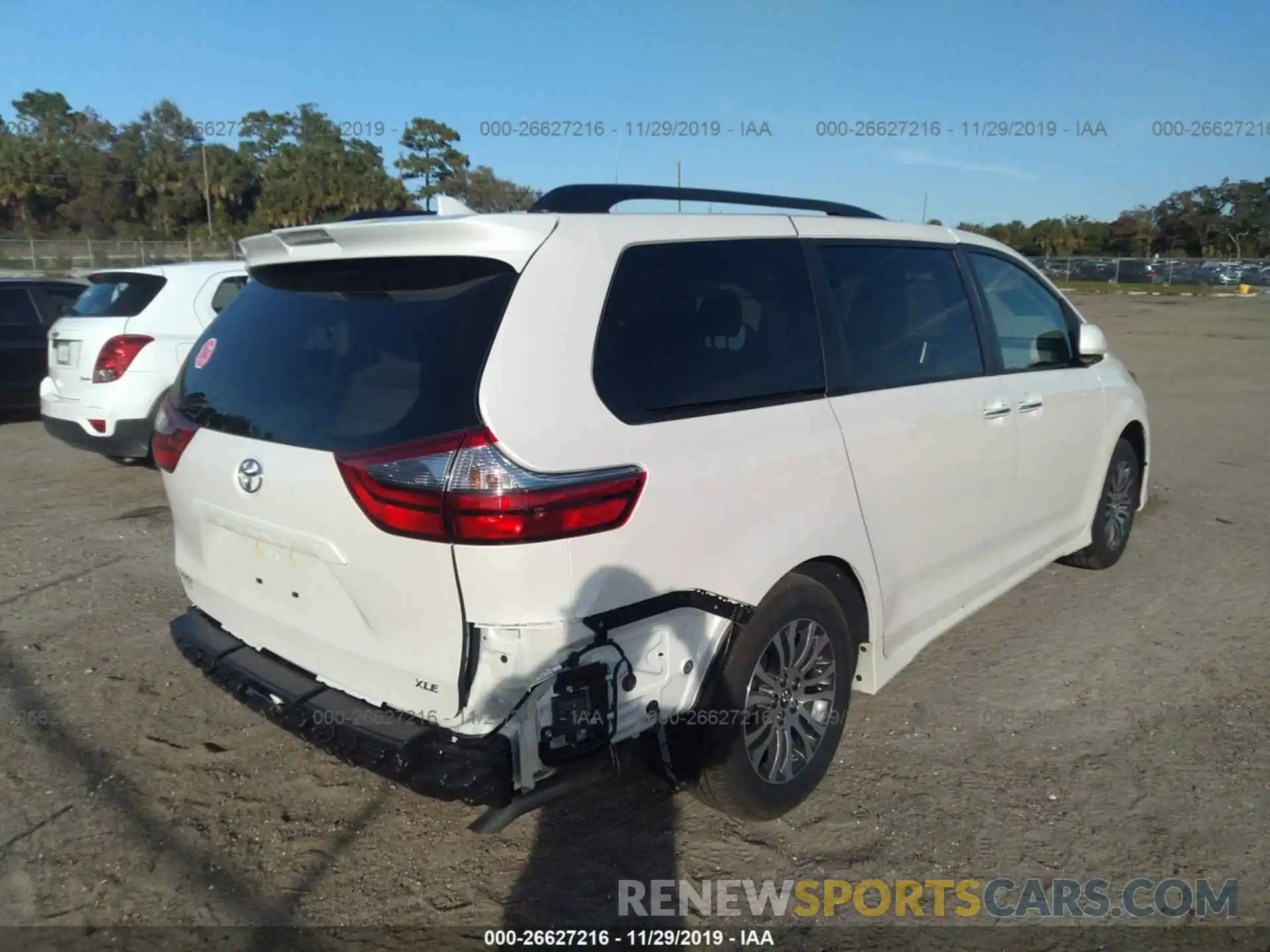 4 Photograph of a damaged car 5TDYZ3DC0LS028140 TOYOTA SIENNA 2020