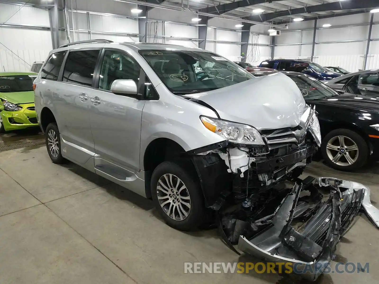 1 Photograph of a damaged car 5TDYZ3DC0LS033905 TOYOTA SIENNA 2020