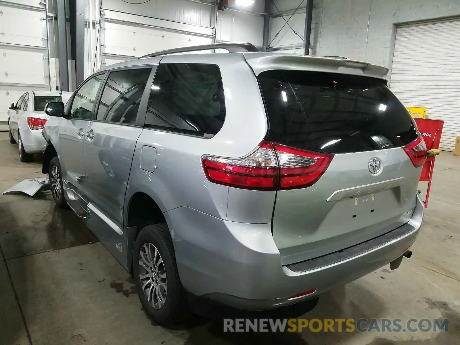 3 Photograph of a damaged car 5TDYZ3DC0LS033905 TOYOTA SIENNA 2020