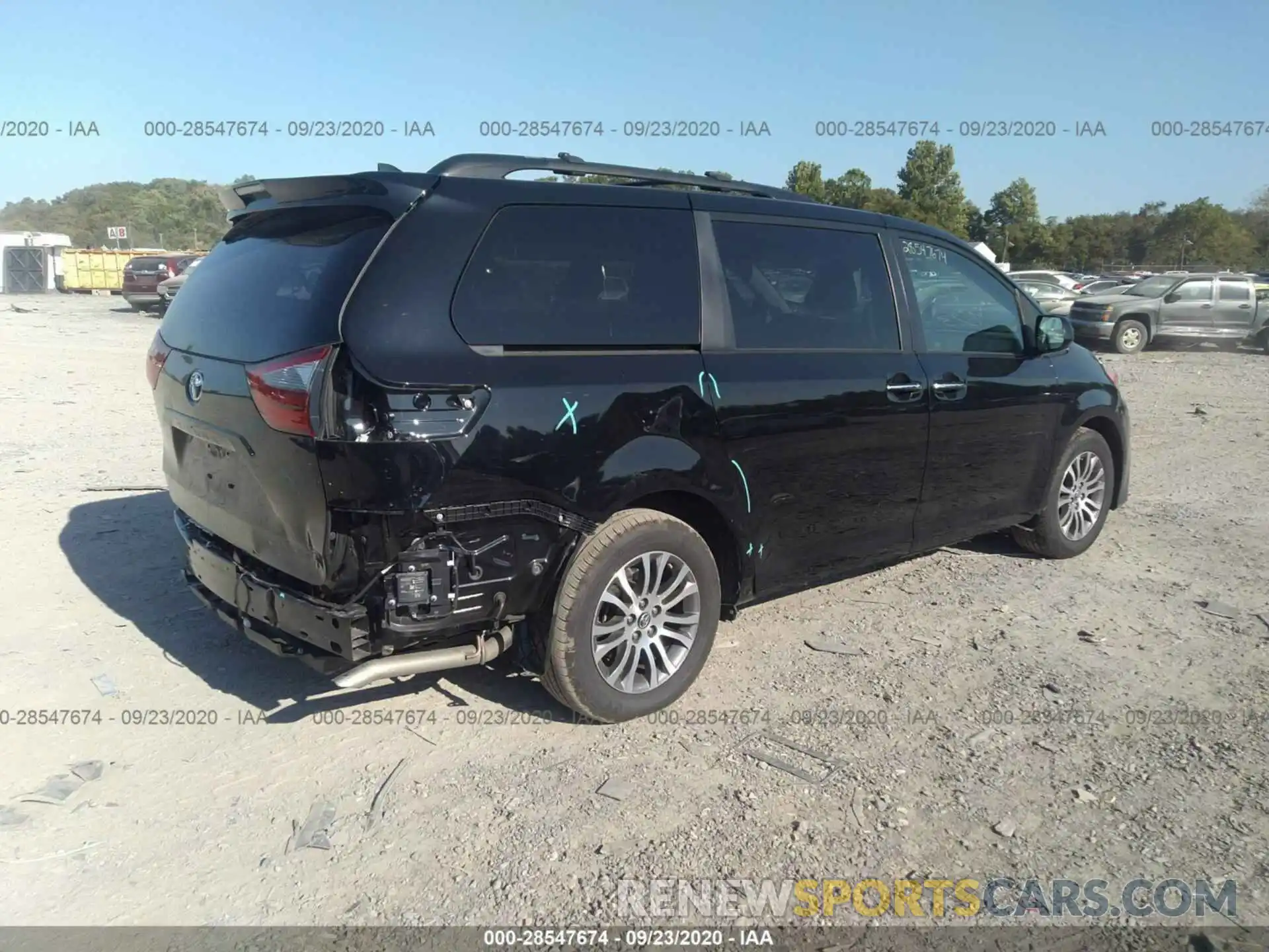 4 Photograph of a damaged car 5TDYZ3DC0LS035170 TOYOTA SIENNA 2020