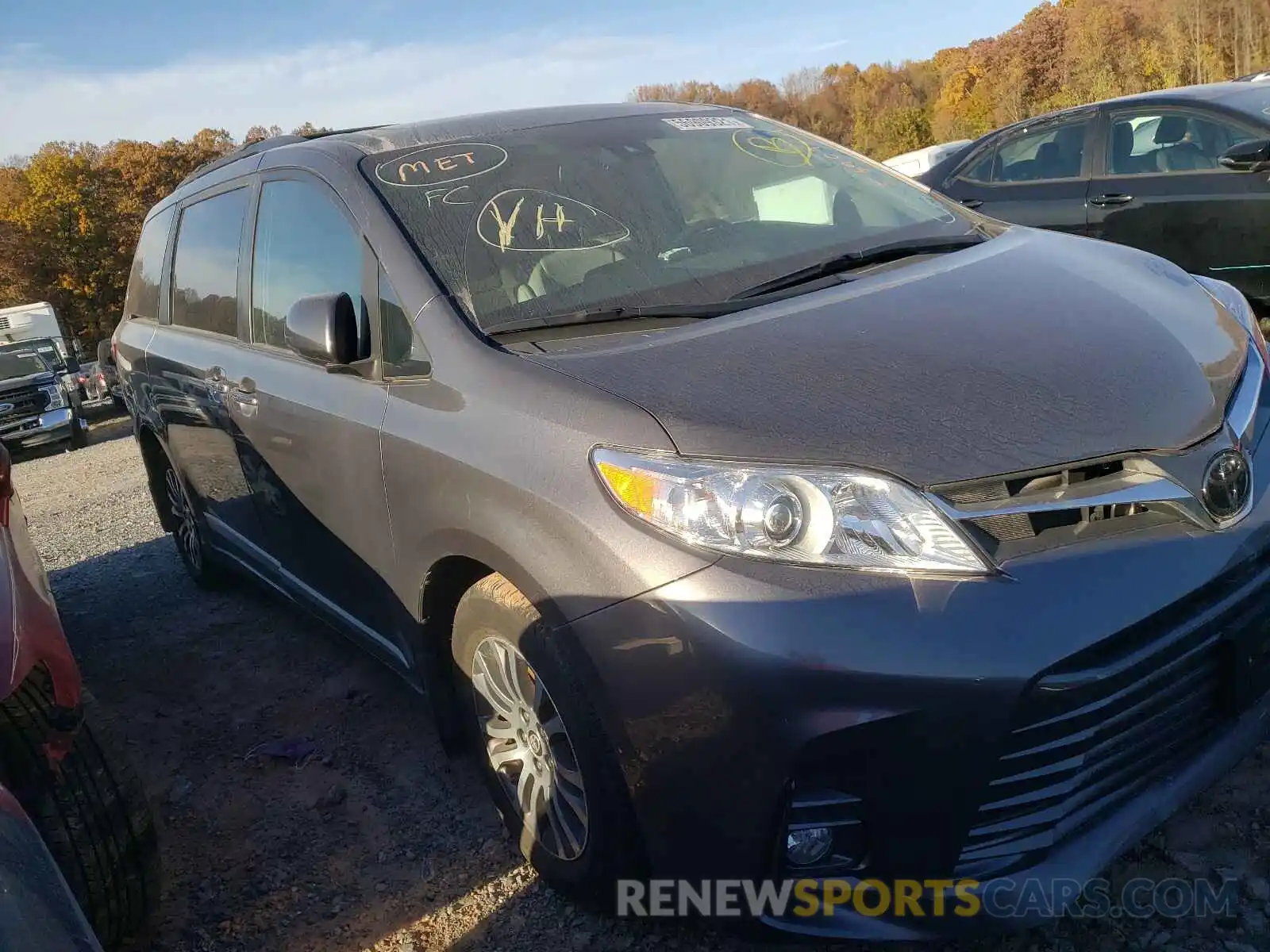 1 Photograph of a damaged car 5TDYZ3DC0LS037663 TOYOTA SIENNA 2020