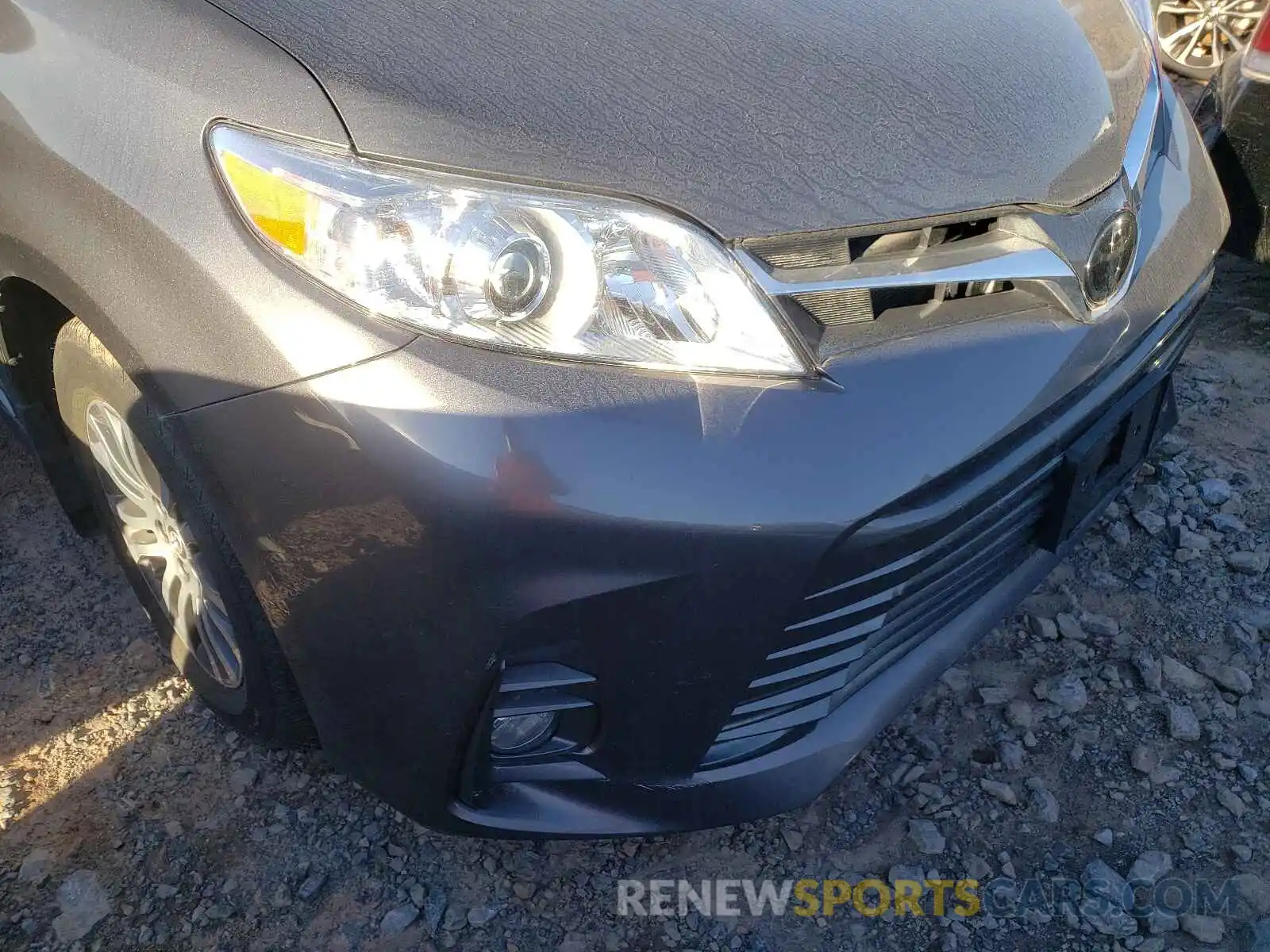 9 Photograph of a damaged car 5TDYZ3DC0LS037663 TOYOTA SIENNA 2020