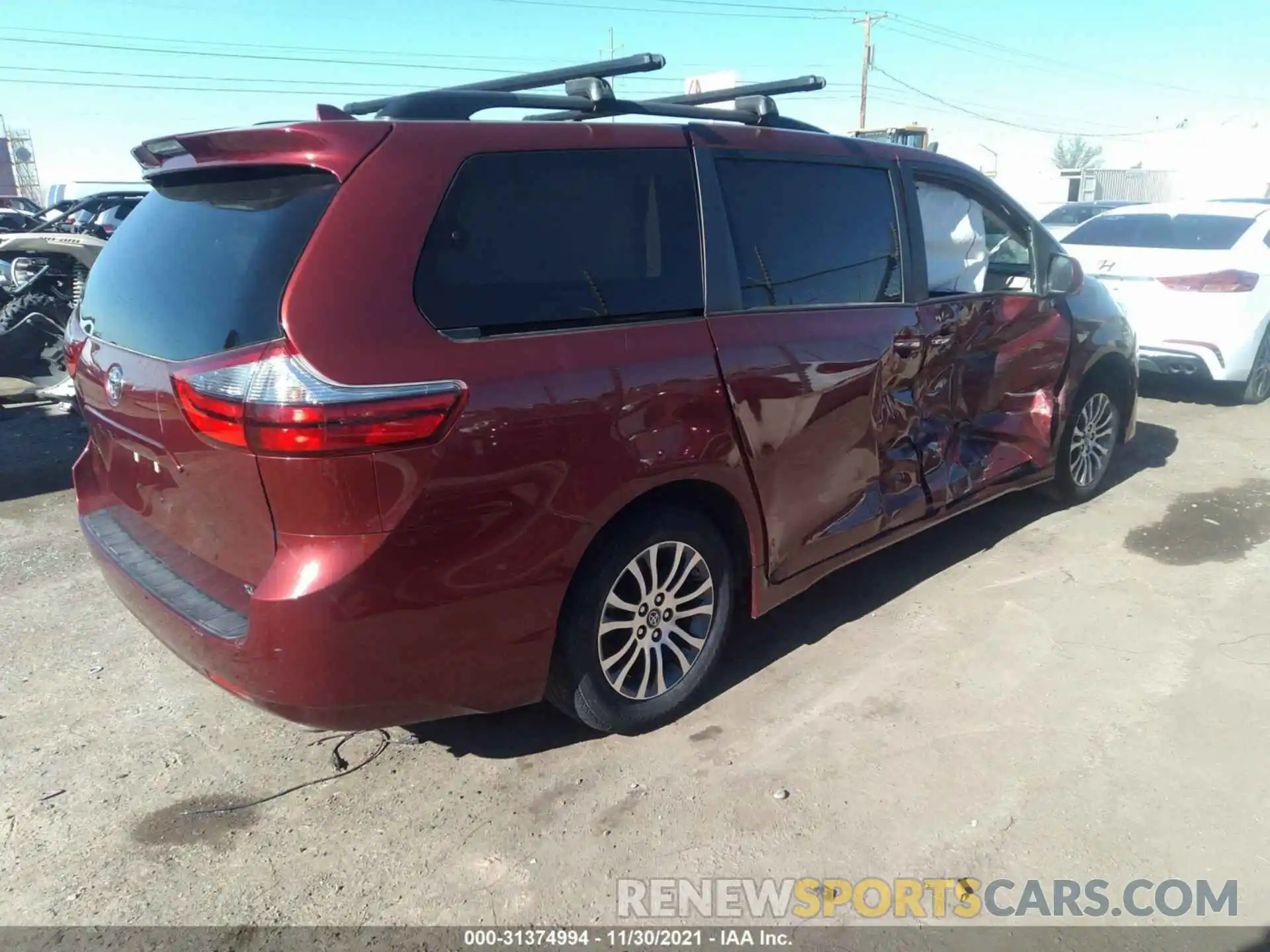 4 Photograph of a damaged car 5TDYZ3DC0LS038277 TOYOTA SIENNA 2020