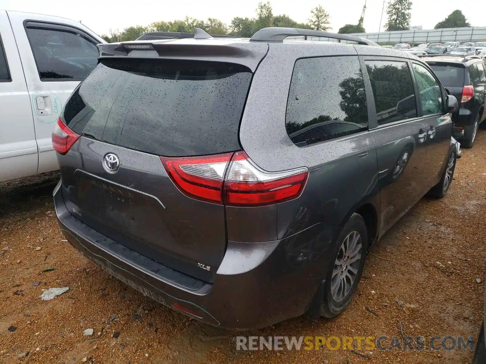 4 Photograph of a damaged car 5TDYZ3DC0LS038490 TOYOTA SIENNA 2020