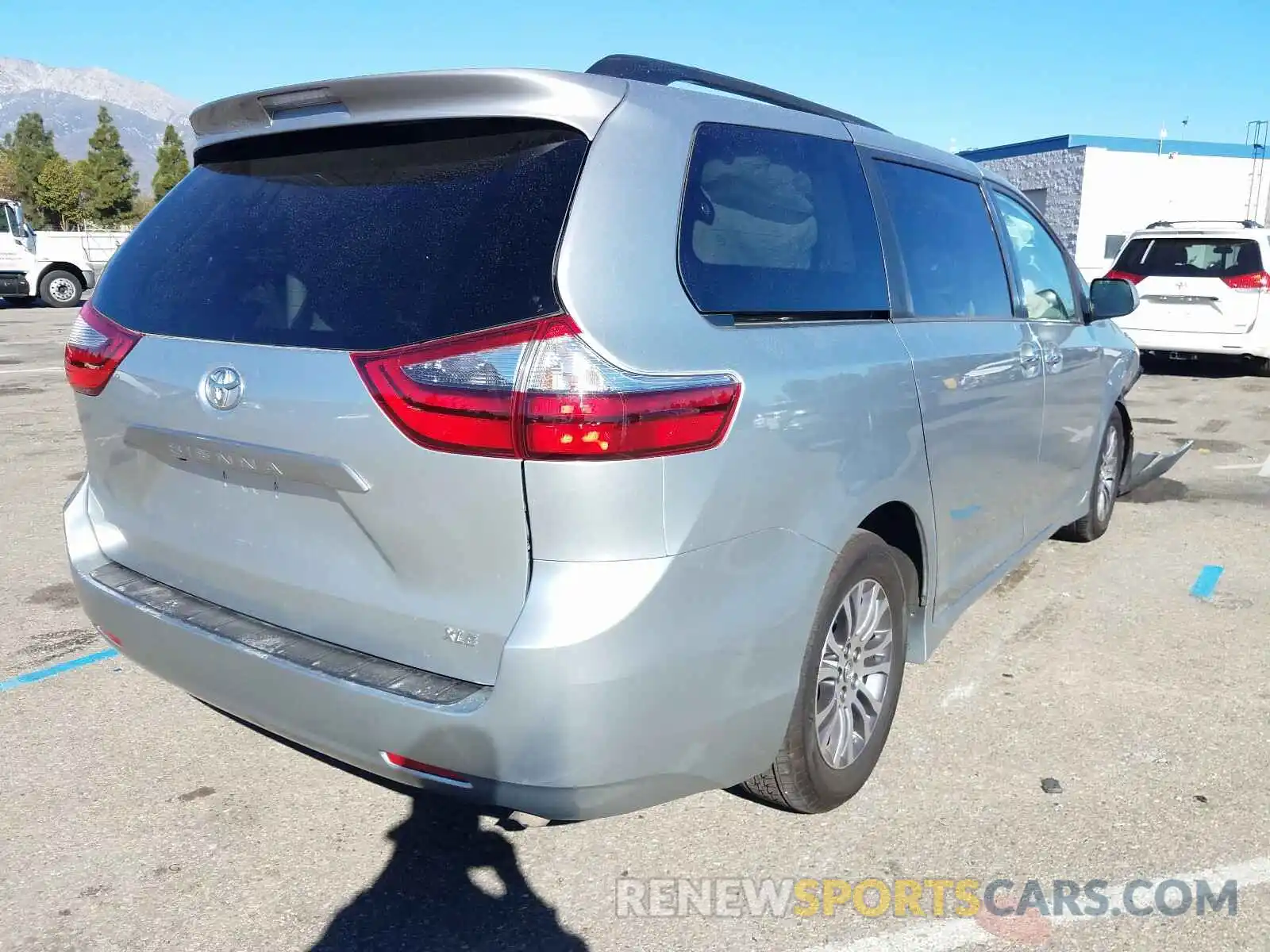 4 Фотография поврежденного автомобиля 5TDYZ3DC0LS038599 TOYOTA SIENNA 2020