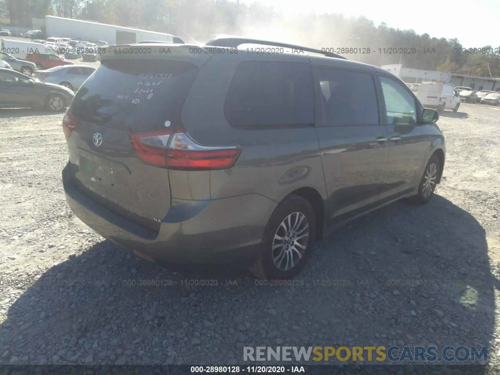 4 Photograph of a damaged car 5TDYZ3DC0LS041454 TOYOTA SIENNA 2020