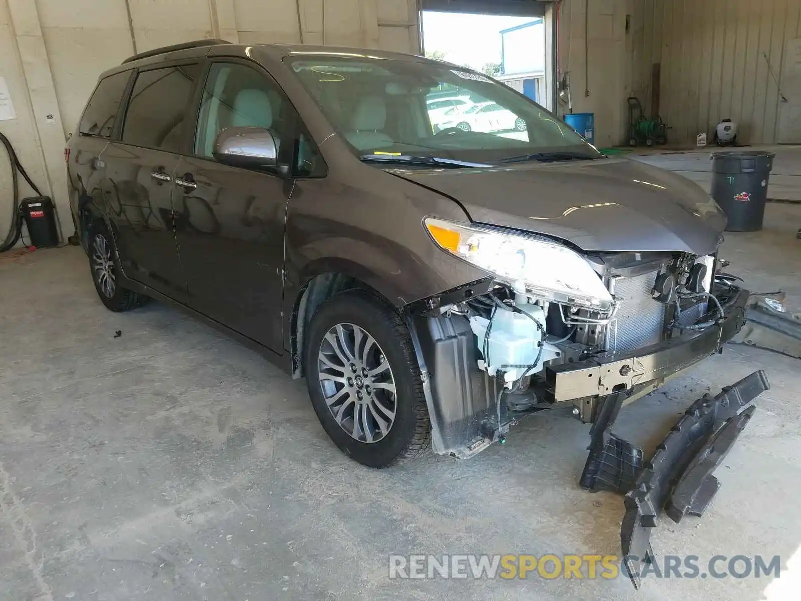 1 Photograph of a damaged car 5TDYZ3DC0LS044855 TOYOTA SIENNA 2020