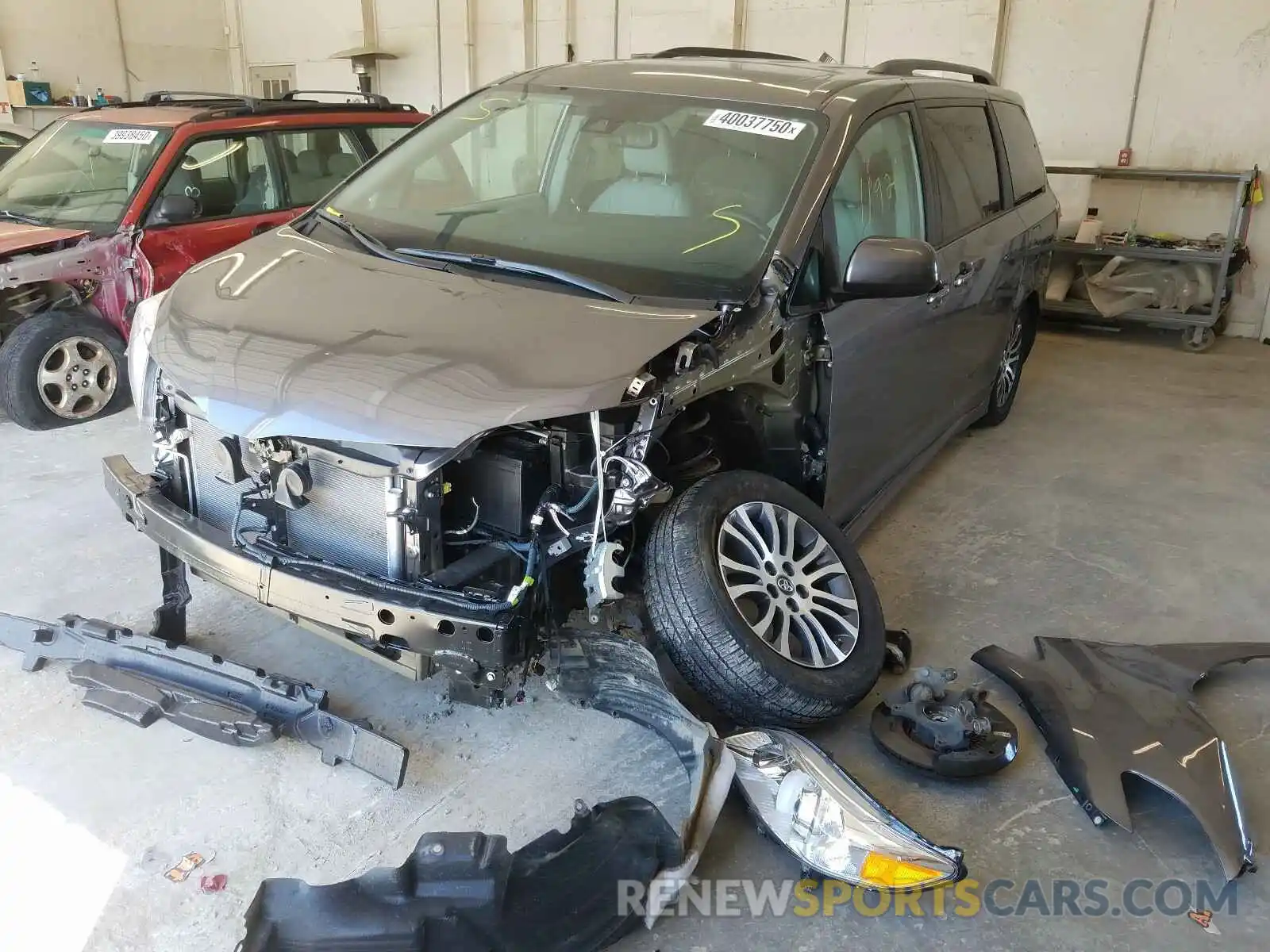 2 Photograph of a damaged car 5TDYZ3DC0LS044855 TOYOTA SIENNA 2020