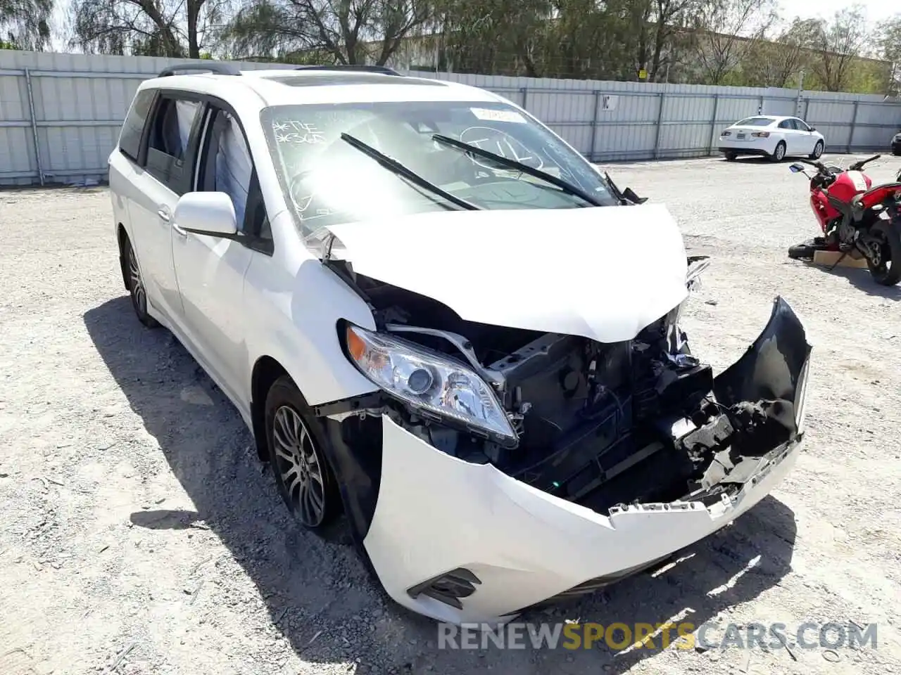 1 Photograph of a damaged car 5TDYZ3DC0LS045102 TOYOTA SIENNA 2020