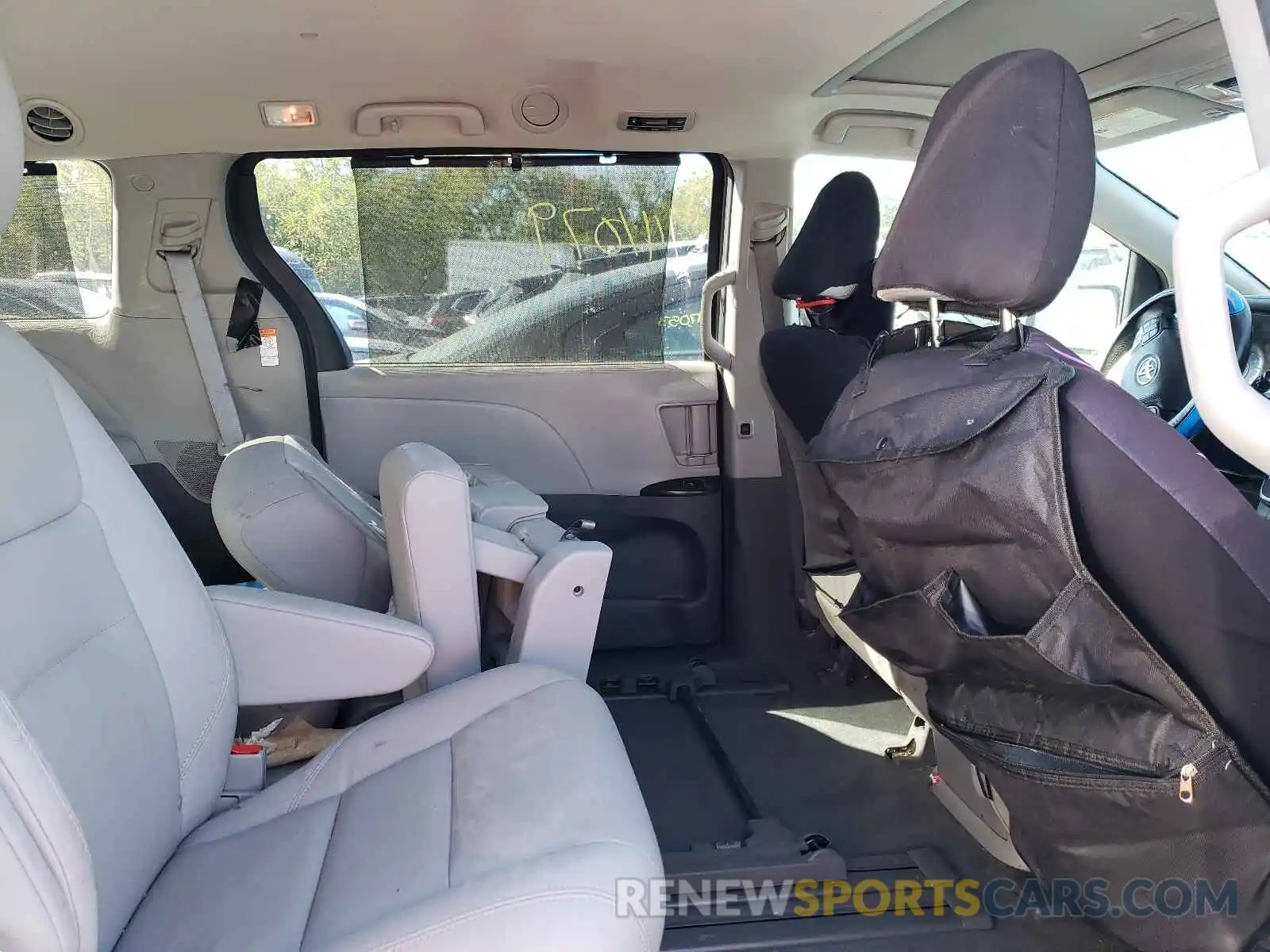 6 Photograph of a damaged car 5TDYZ3DC0LS049151 TOYOTA SIENNA 2020