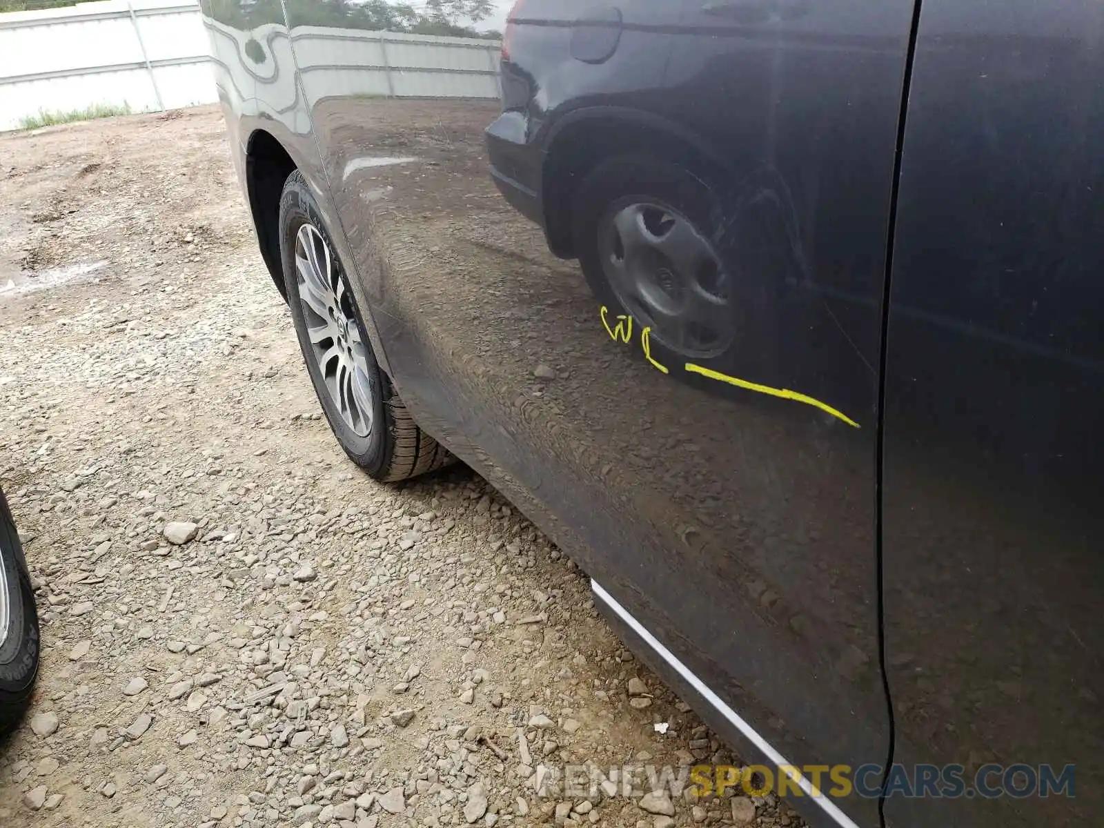 9 Photograph of a damaged car 5TDYZ3DC0LS049151 TOYOTA SIENNA 2020