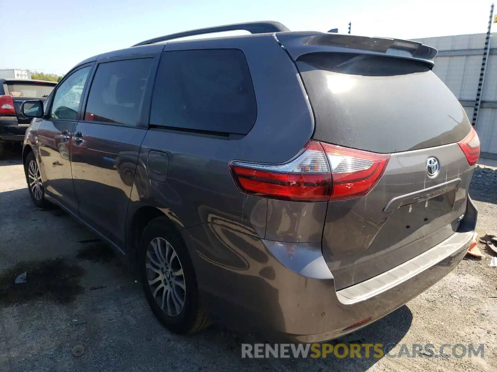 3 Photograph of a damaged car 5TDYZ3DC0LS056746 TOYOTA SIENNA 2020