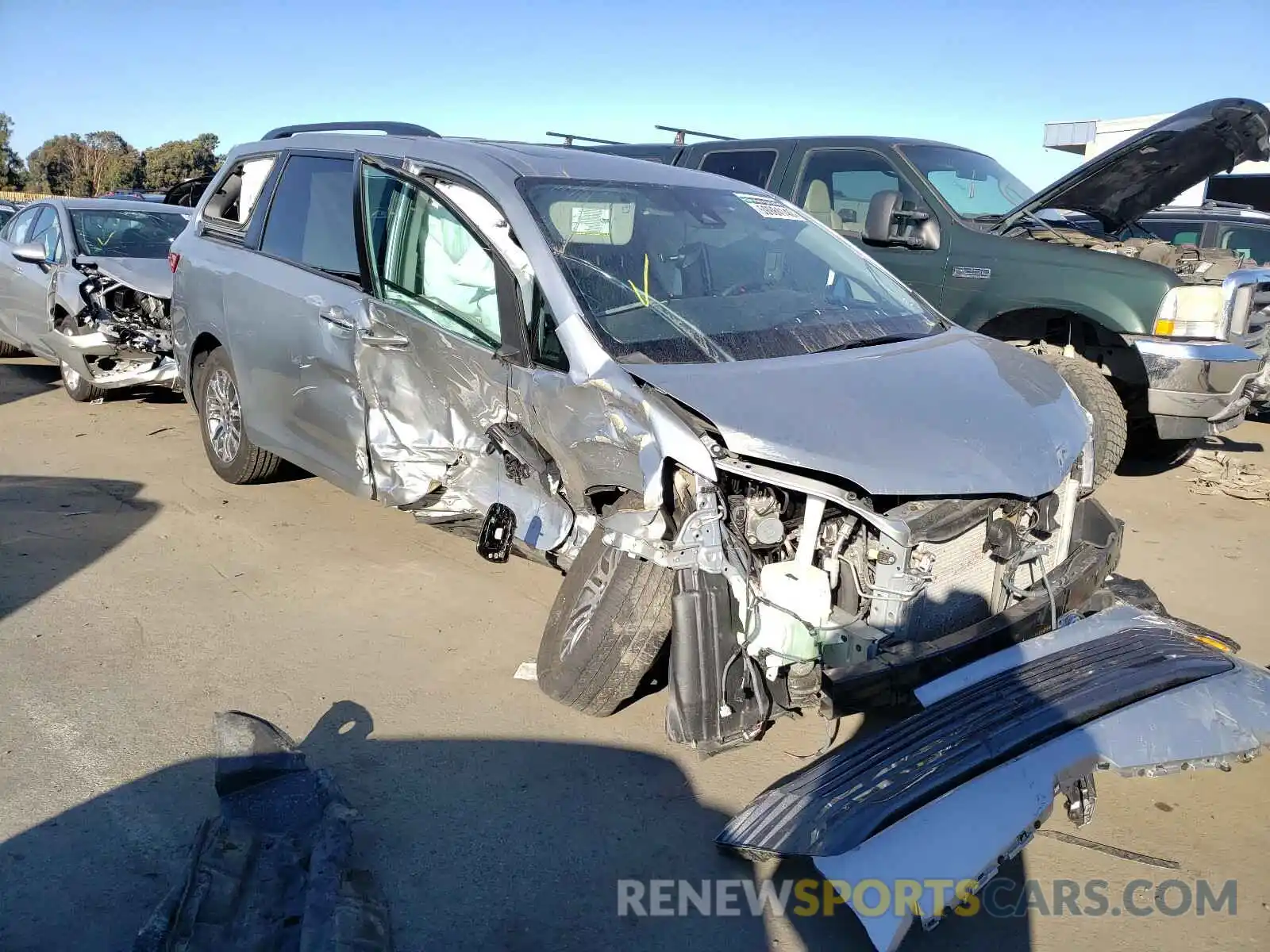 1 Photograph of a damaged car 5TDYZ3DC0LS060814 TOYOTA SIENNA 2020