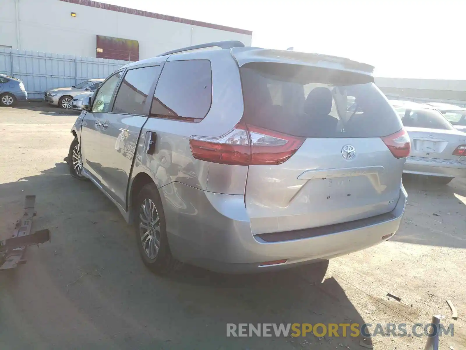 3 Photograph of a damaged car 5TDYZ3DC0LS060814 TOYOTA SIENNA 2020