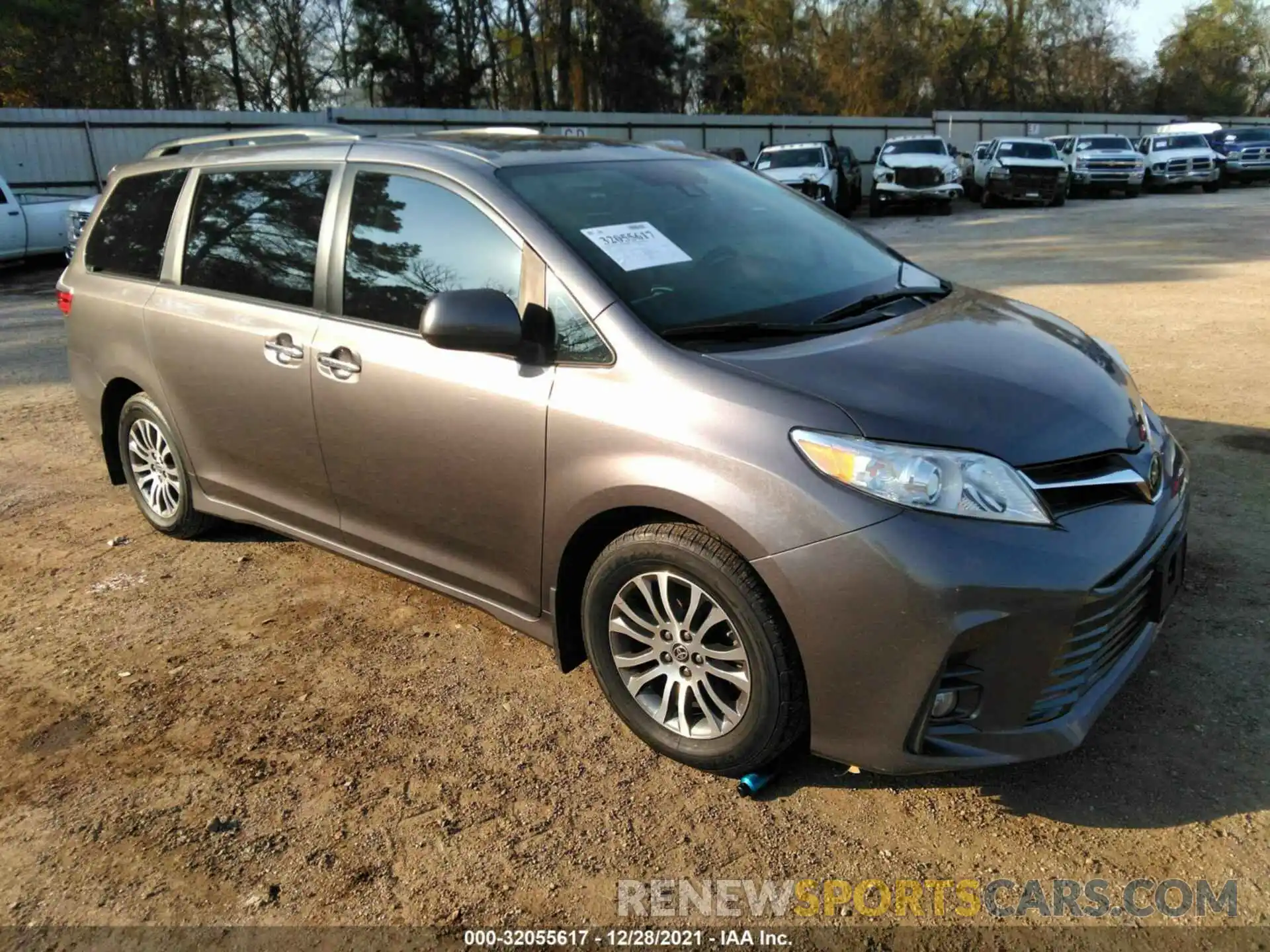 1 Photograph of a damaged car 5TDYZ3DC0LS061901 TOYOTA SIENNA 2020