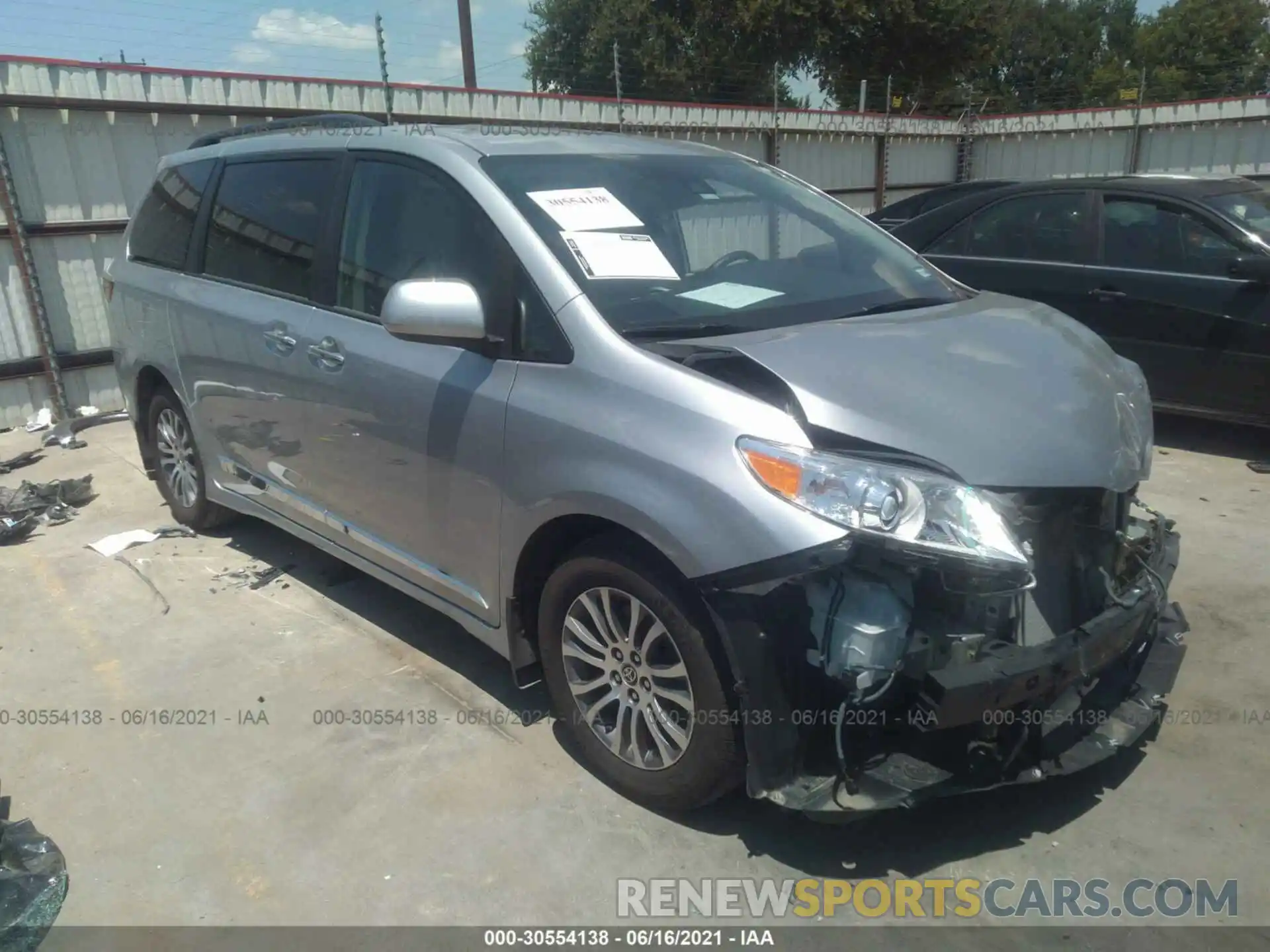 1 Photograph of a damaged car 5TDYZ3DC0LS063440 TOYOTA SIENNA 2020