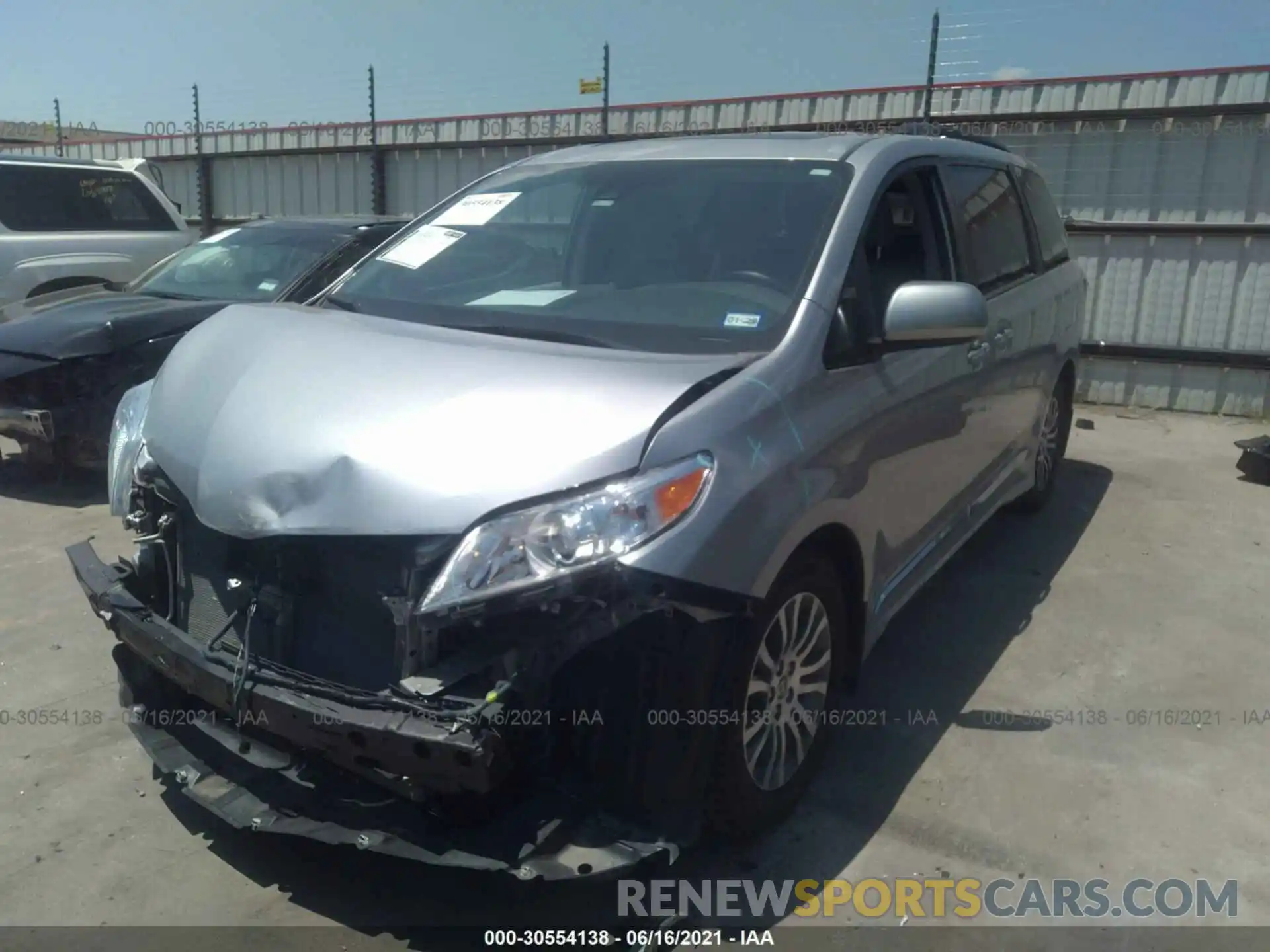 2 Фотография поврежденного автомобиля 5TDYZ3DC0LS063440 TOYOTA SIENNA 2020