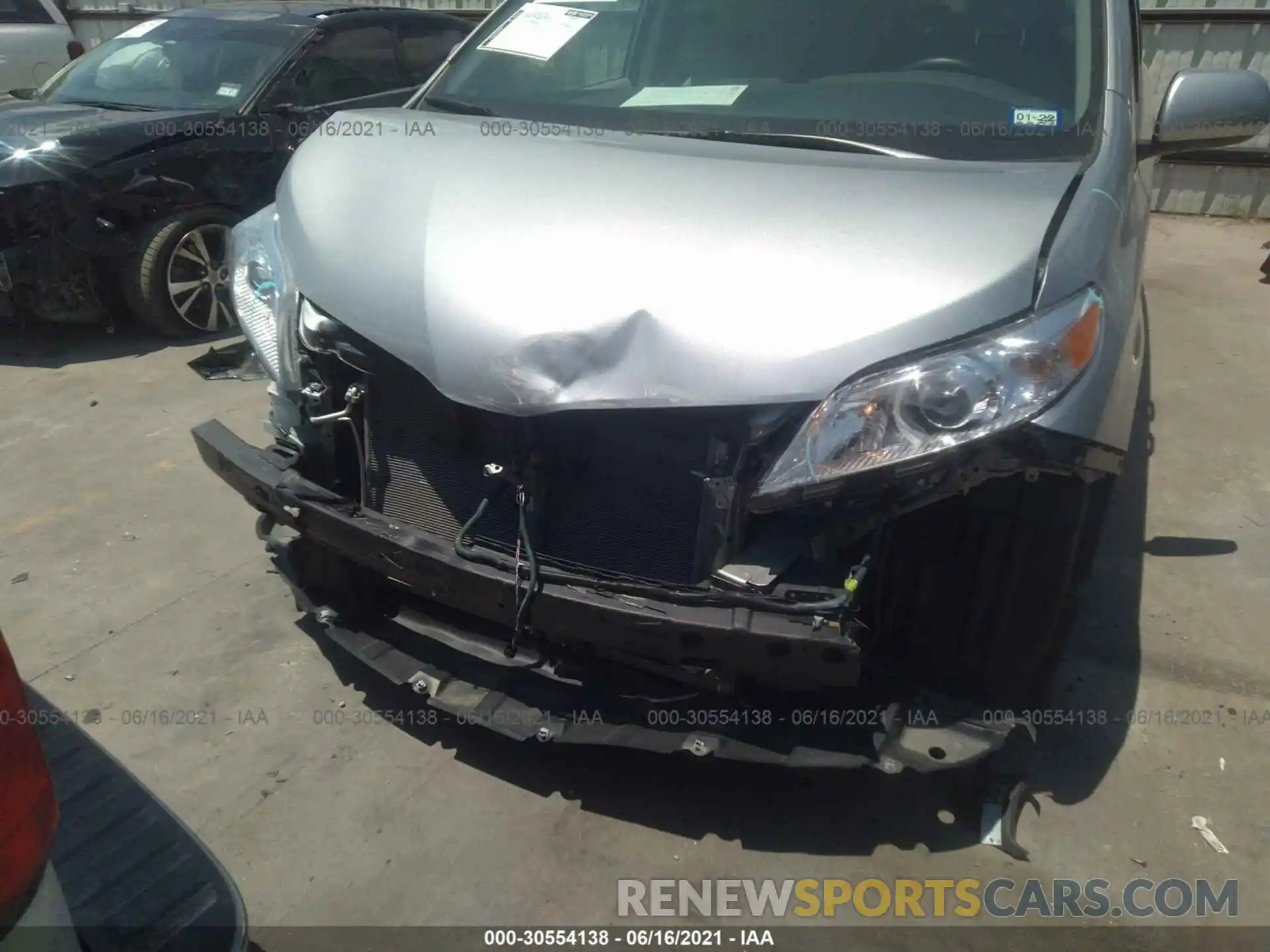 6 Photograph of a damaged car 5TDYZ3DC0LS063440 TOYOTA SIENNA 2020