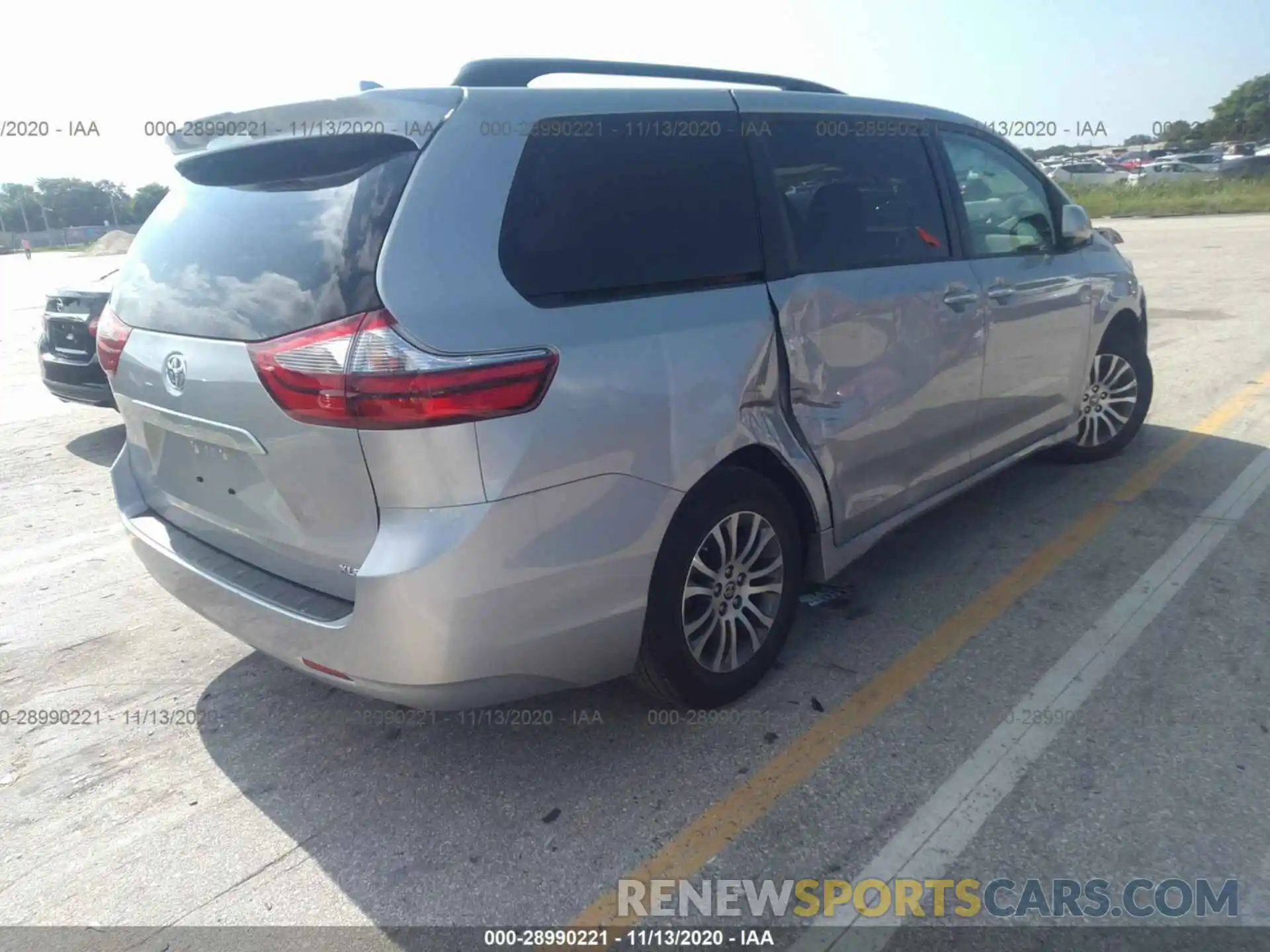 4 Photograph of a damaged car 5TDYZ3DC0LS063969 TOYOTA SIENNA 2020