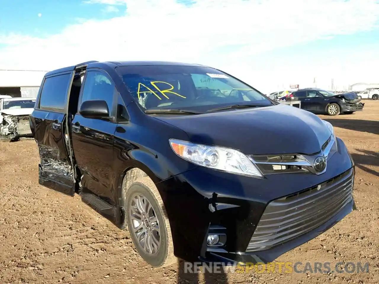 1 Photograph of a damaged car 5TDYZ3DC0LS069853 TOYOTA SIENNA 2020