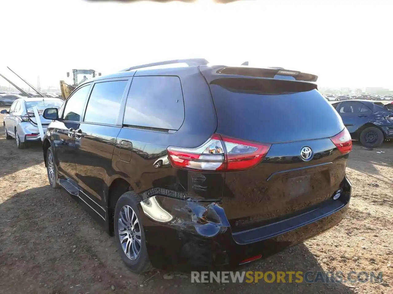 3 Photograph of a damaged car 5TDYZ3DC0LS069853 TOYOTA SIENNA 2020