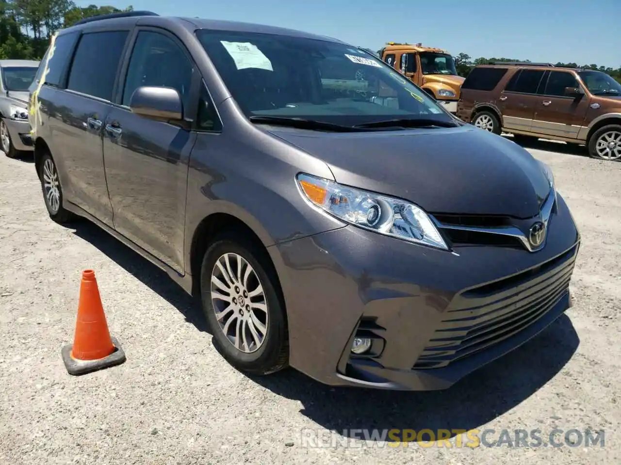 1 Photograph of a damaged car 5TDYZ3DC0LS077824 TOYOTA SIENNA 2020