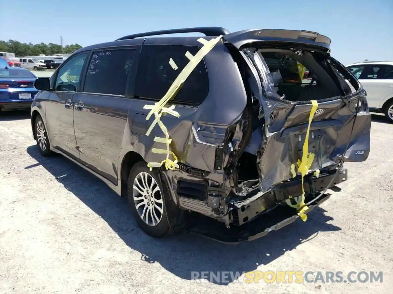 3 Photograph of a damaged car 5TDYZ3DC0LS077824 TOYOTA SIENNA 2020