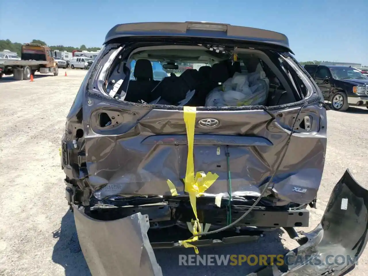 9 Photograph of a damaged car 5TDYZ3DC0LS077824 TOYOTA SIENNA 2020