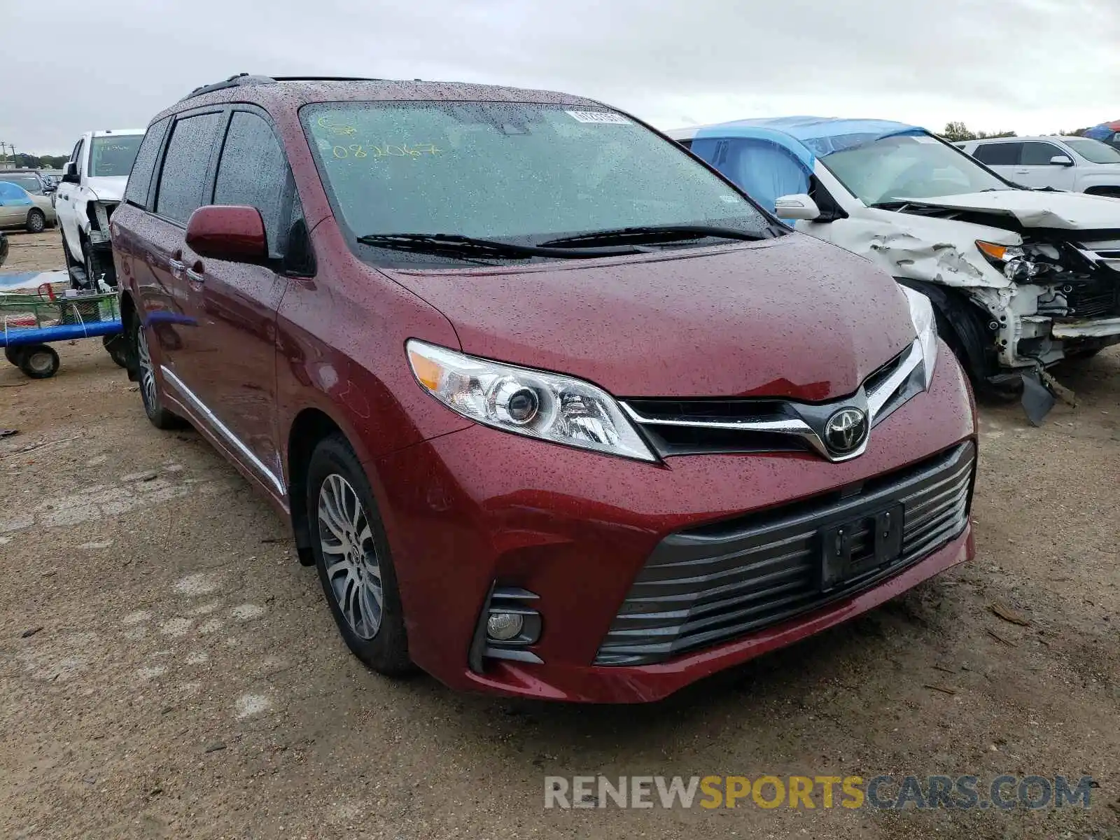 1 Photograph of a damaged car 5TDYZ3DC0LS082067 TOYOTA SIENNA 2020