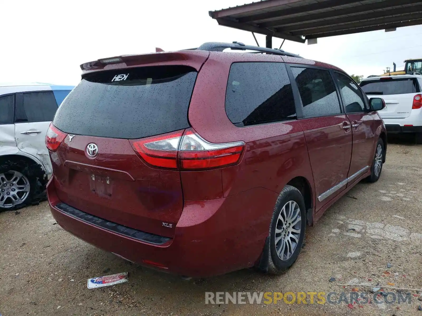 4 Photograph of a damaged car 5TDYZ3DC0LS082067 TOYOTA SIENNA 2020