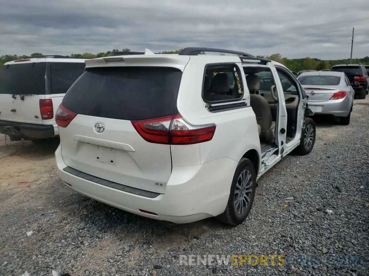 4 Photograph of a damaged car 5TDYZ3DC0LS084854 TOYOTA SIENNA 2020