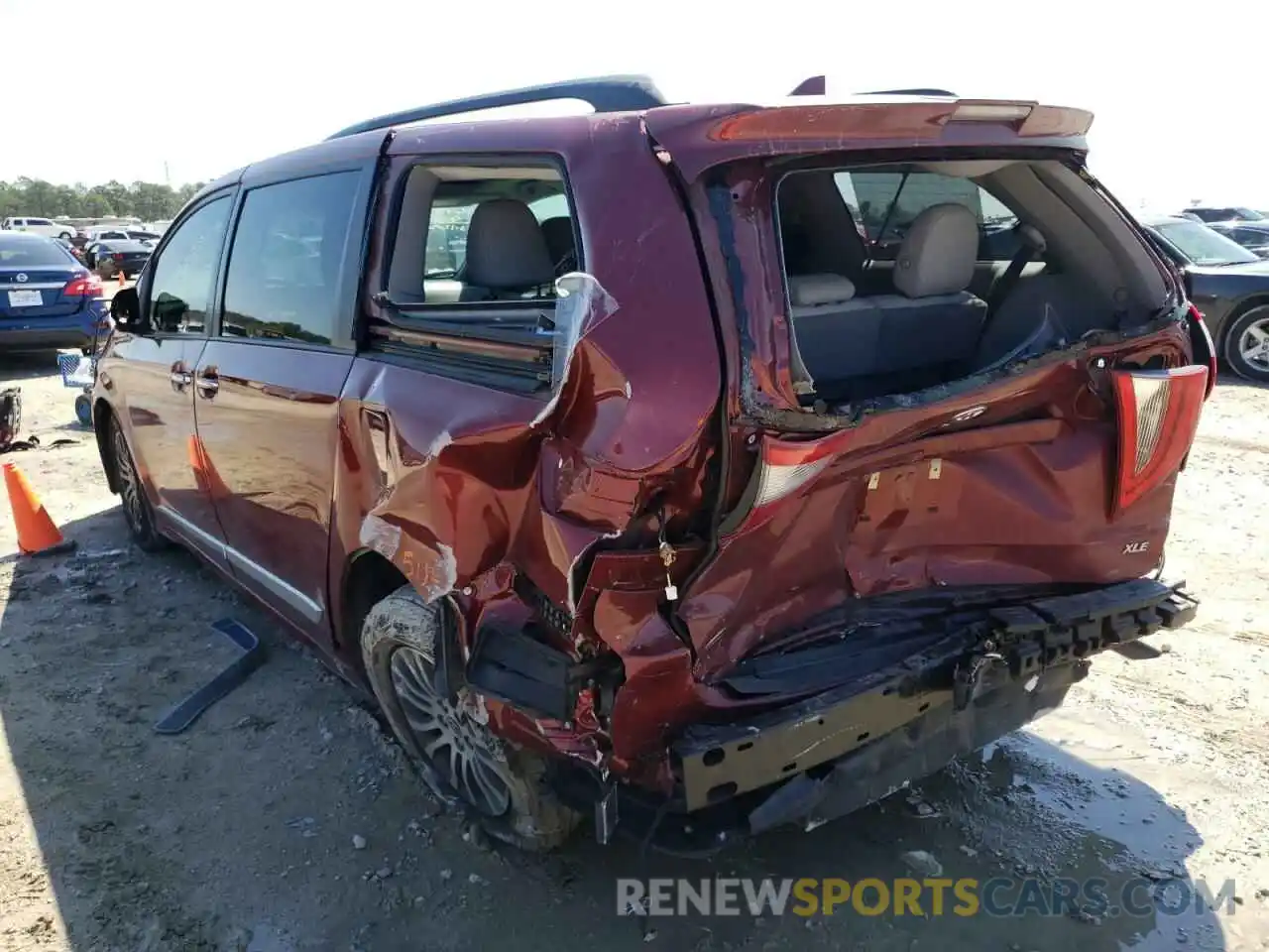 3 Photograph of a damaged car 5TDYZ3DC0LS086569 TOYOTA SIENNA 2020