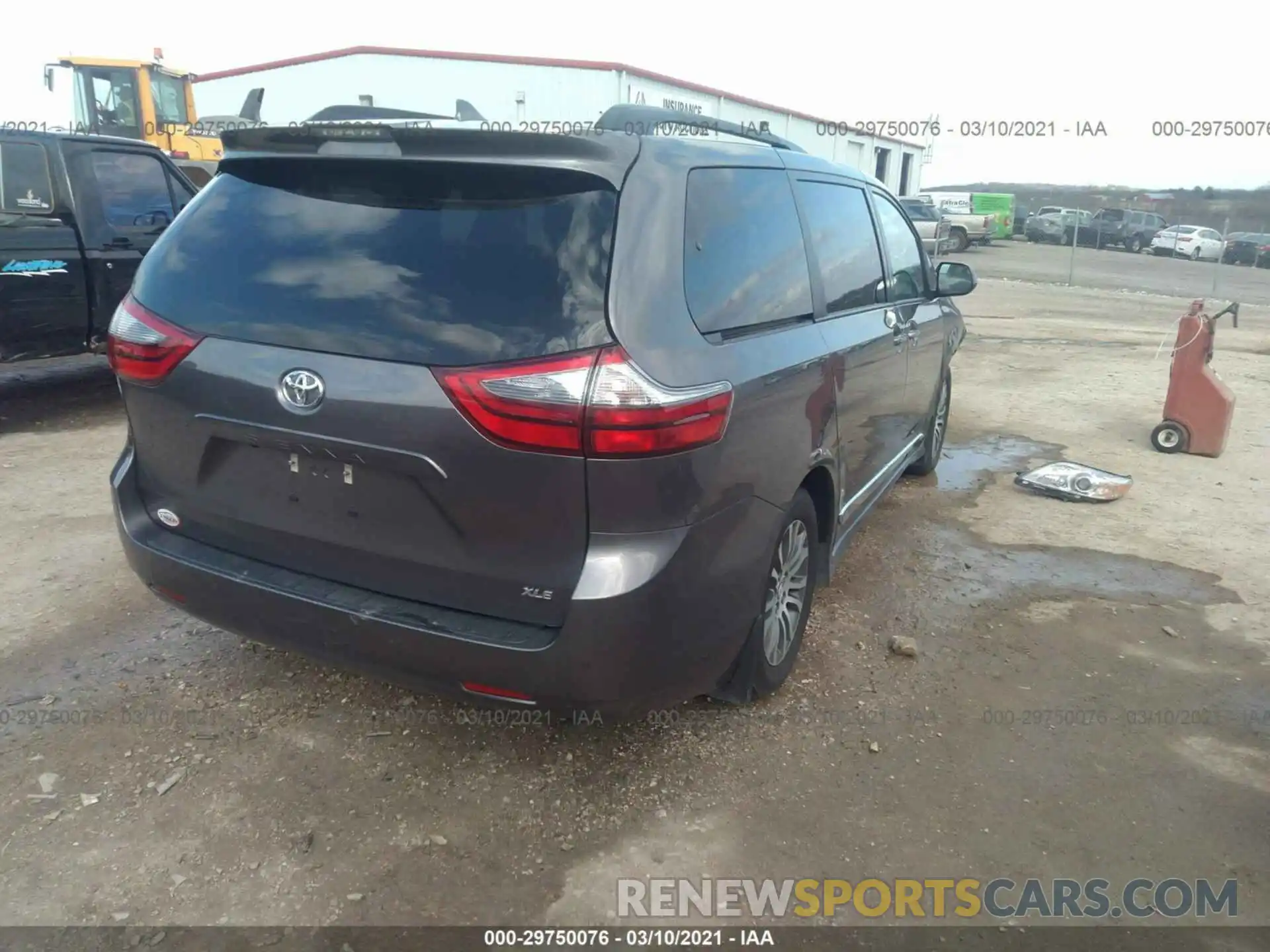 4 Photograph of a damaged car 5TDYZ3DC1LS022234 TOYOTA SIENNA 2020