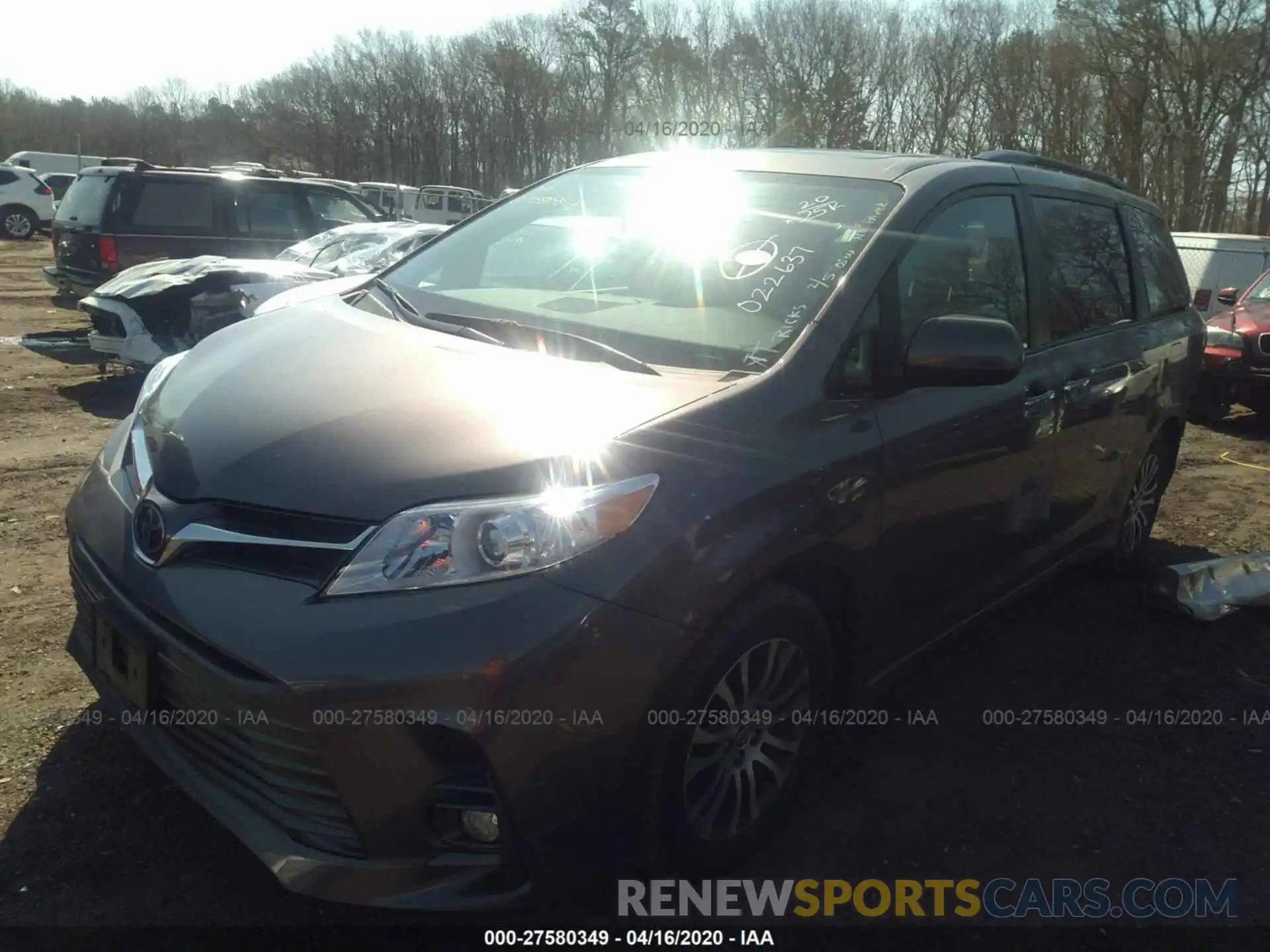 2 Photograph of a damaged car 5TDYZ3DC1LS022637 TOYOTA SIENNA 2020