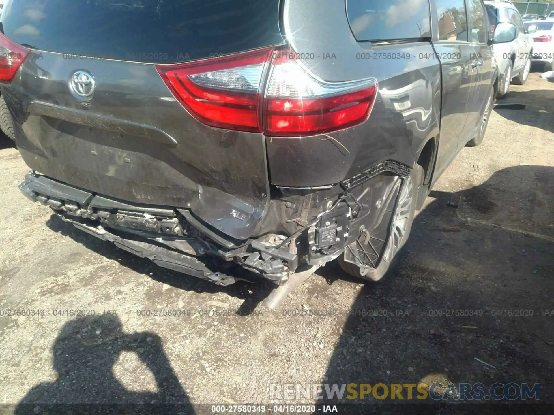 6 Photograph of a damaged car 5TDYZ3DC1LS022637 TOYOTA SIENNA 2020