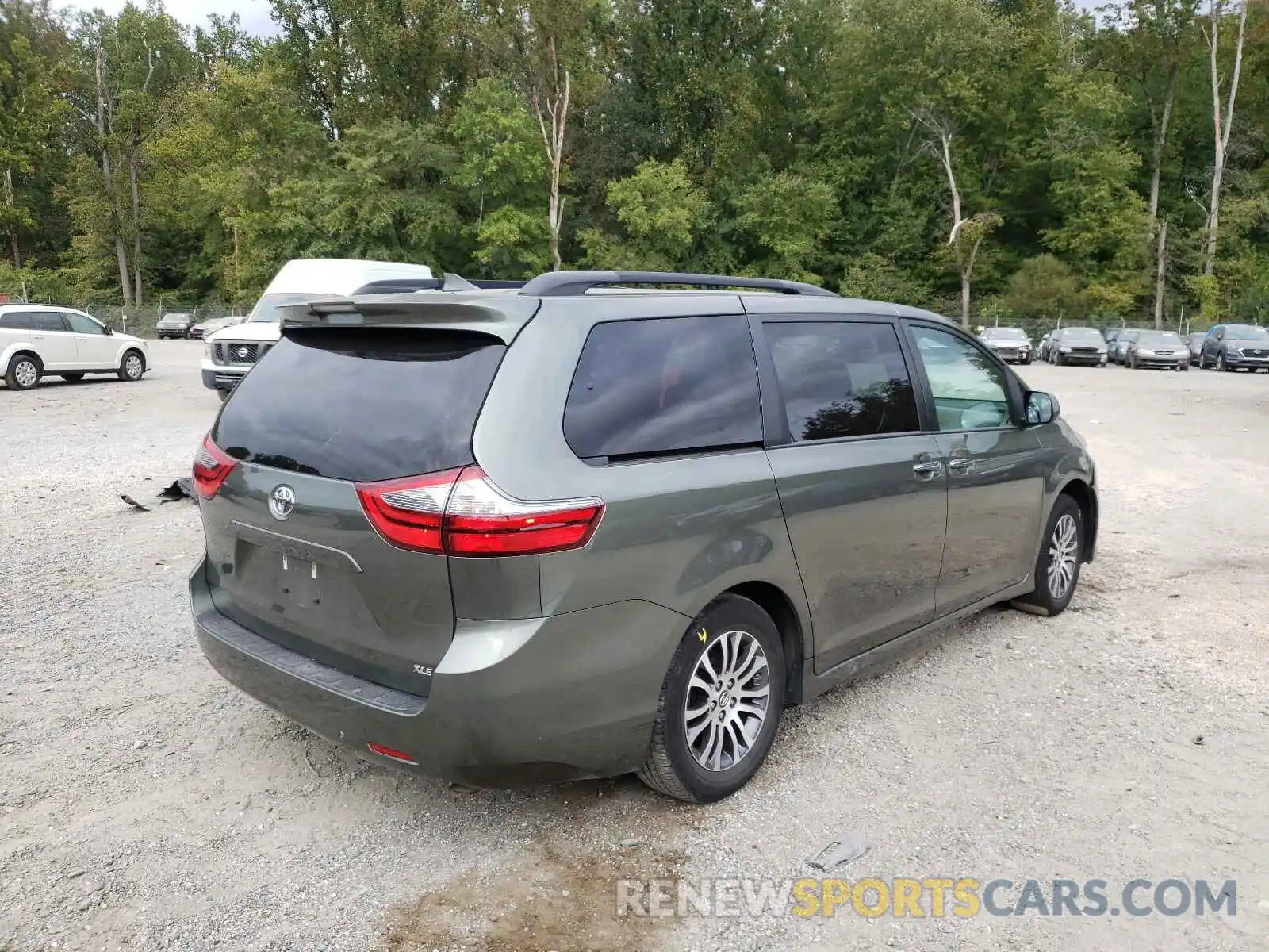 4 Photograph of a damaged car 5TDYZ3DC1LS023335 TOYOTA SIENNA 2020